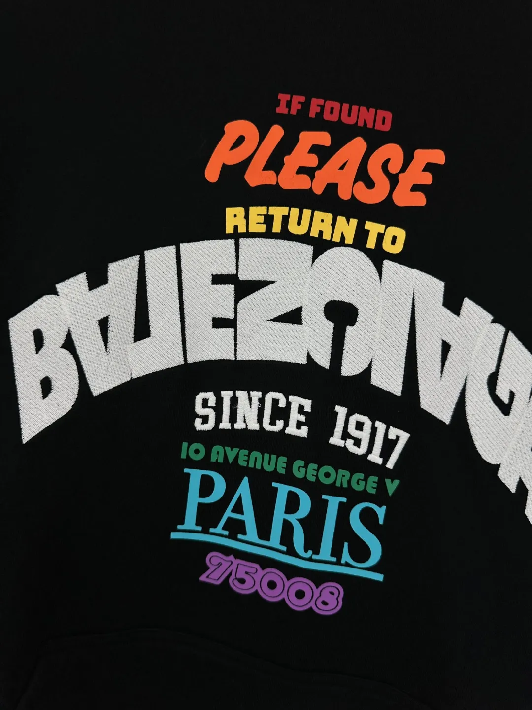 🅿️350 BALENCI*GA Paris inverted LOGO style hooded sweatshirt. The front embroidery uses imported Tajima embroidery machines and environmentally friendly glue color printing technology. Customized matching hardware. The letters are clear. The effect is three-dimensional. Exclusively matched to the pattern, woven and dyed 460g fabric. Threads are dyed in the same vat with zero color difference. Brick cabinet synchronization. Welcome to compare. Same style for men and women -Color: black -SIZE: Xs S M L Style number 8988#