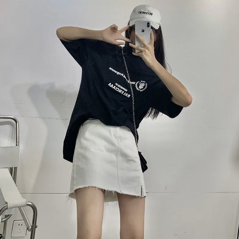♻️💯Reference model picture for the upper body❤️The top version of Balenciaga Balenciaga 22SS new WFP World Food Agency male and female couple star same style short-sleeved T-shirt. The fabric is made of 32S 280g double yarn pure cotton fabric. It does not pill and feels very good. It has been printed and dressed up dozens of times in order to achieve a 1:1 effect. All imported slurries are used. Proportional foaming powder is added to the slurry to foam at high temperatures. The printing convex effect is very good, and does not shed powder or break. Washable and environmentally friendly printing on the front and back panels. The entire printing process takes a long time. The hem and cuffs are all customized threads. There is no error in dyeing in the same vat. The workmanship is perfect. The accessories are all customized. This year's hot trend in the market. Many Internet celebrity tops. Very trendy. Same style for men and women. OverSzie version. Color: black, white, dark khaki, fluorescent green. Size: XS-L P:270