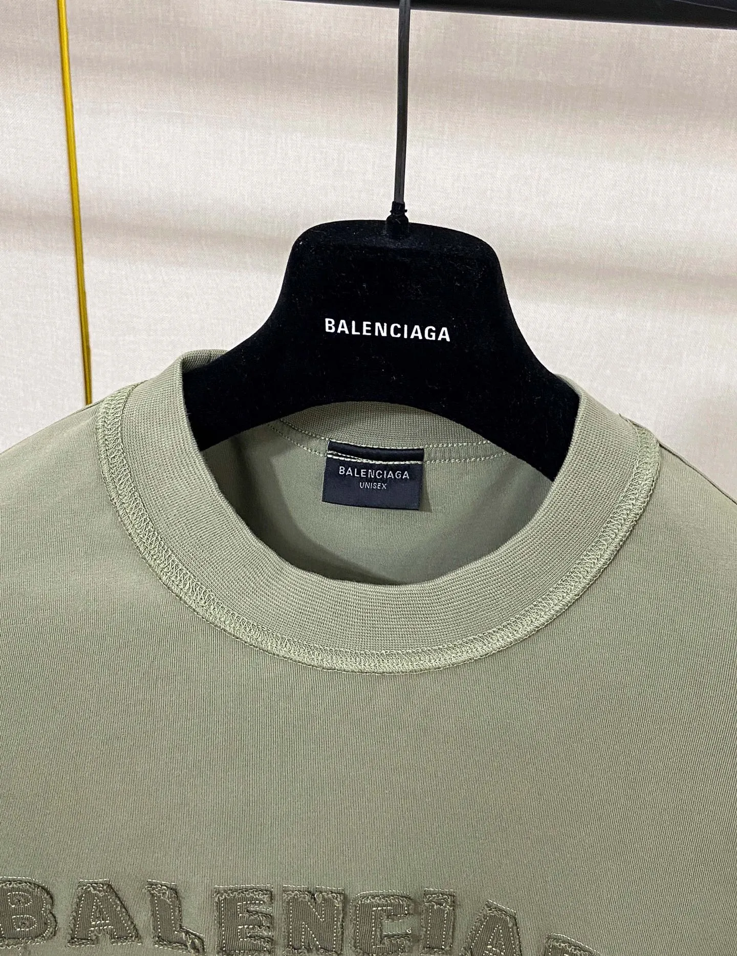 🅿️190 9181# Real shot top version [[BALENCIA*GA] official website quality Paris new letter LOGO chest patch embroidery short-sleeved T-shirt OS version loose dropped shoulders Unisex style Fabric: 260g 100% cotton double yarn Technology: front patch embroidery reverse stitching garment wash distressed shaping solid color Color: washed black, fog blue, green Size: XS S M L