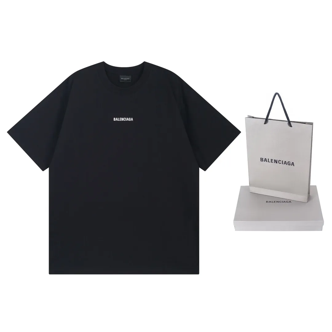🅿️166 Detailed pictures [Top version. Official website quality] BALENCI*GA/Paris #Classic style. Classic letter printed short-sleeved T-shirt on the front and back #2023 spring and summer brick cabinet synchronization.                       The fabric is made of Paris ZP custom-woven and dyed cotton double yarn, weighing 260 grams. The cloth surface is clean. The cloth pattern is clear, soft and comfortable. The threads are dyed with no color difference. The classic letters are embroidered with an imported embroidery machine. The letters are clear and the effect is three-dimensional, restoring the brick cabinet. The version adopts the OS loose shoulder style. Same style for men and women. Coding: BL223006 Color: smoke gray, purple, light green, peacock blue, black, rice coffee, gray green Size: XS S M L
