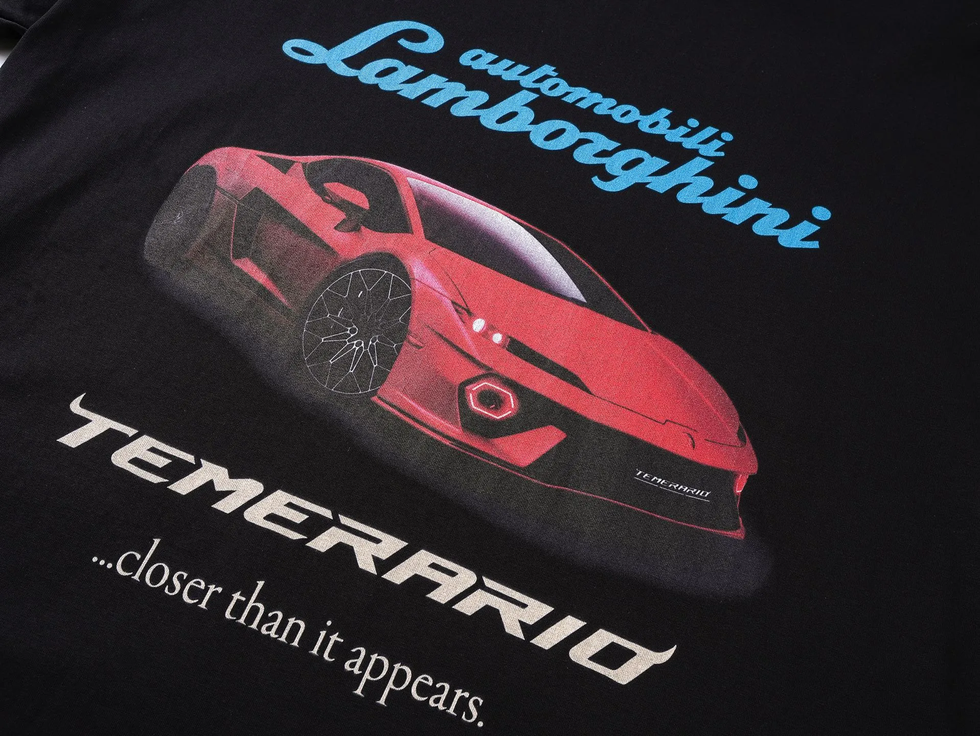 🅿️250 Actual pictures [Top version. Official website quality] BALENCI*GA/Paris co-branded Lamborghini Lamborghini front and back left and right sleeves direct-injection printed long-sleeved T-shirt # SS25 latest model. Research and development at the first time, different market currencies. Comparisons welcome. The fabric is made of Paris ZP custom-woven and dyed cotton double yarn. Weighing 260 grams, the cloth surface is clean. The cloth pattern is clear, soft and comfortable. The threads are dyed with no color difference. Printing adopts computer direct printing. The pattern letters are clear, three-dimensional and without burrs. Jubie market produces pictures based on pictures. Welcome to compare. The version adopts OS loose shoulder design. Same style for men and women. Code: BL255071 Color: white gray, black Size: XS S M L