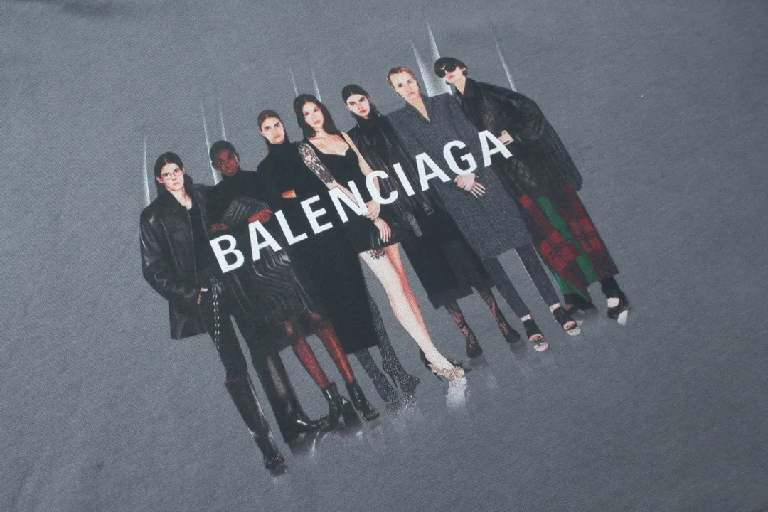 🅿️310 Detailed picture [Top version. Official website quality] BALENCI*GA/Paris. Classic model. 22SS#BALENCI*GA# Portrait band direct-printed hooded sweatshirt. Brick cabinet synchronization. The fabric is made of Paris ZP custom-woven and dyed cotton sweatshirt. The weight is 450 grams, the cloth surface is clean. The cloth pattern is clear, soft and comfortable. The threads are woven and dyed with no color difference. The classic pattern is printed with Kornit direct-injection printing, which has no hand feel and a three-dimensional effect, restoring the brick cabinet. The version adopts the OS loose shoulder version. Same style for men and women. Code: BL238055 Color: Black. White. Medium gray Size: XS S M L