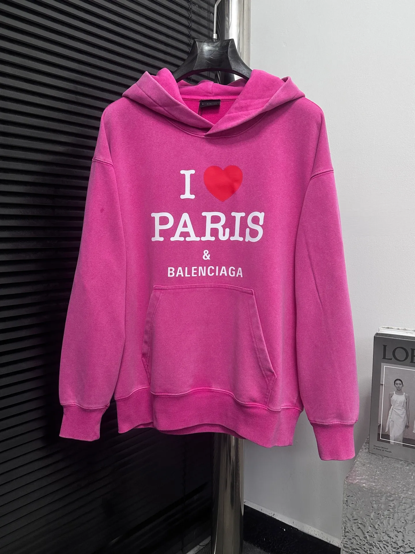 🅿️330 [BALENCIaGA] Paris washed hooded sweatshirt. The fabric is made of 400g Paris-specific double yarns* high weight double yarn ribs, washed and aged. It has a better hand feel and texture. It is not easy to deform, not easy to shrink, not easy to fade, and maintains long-term beauty. The same style for men and women! ! Size: S-XL