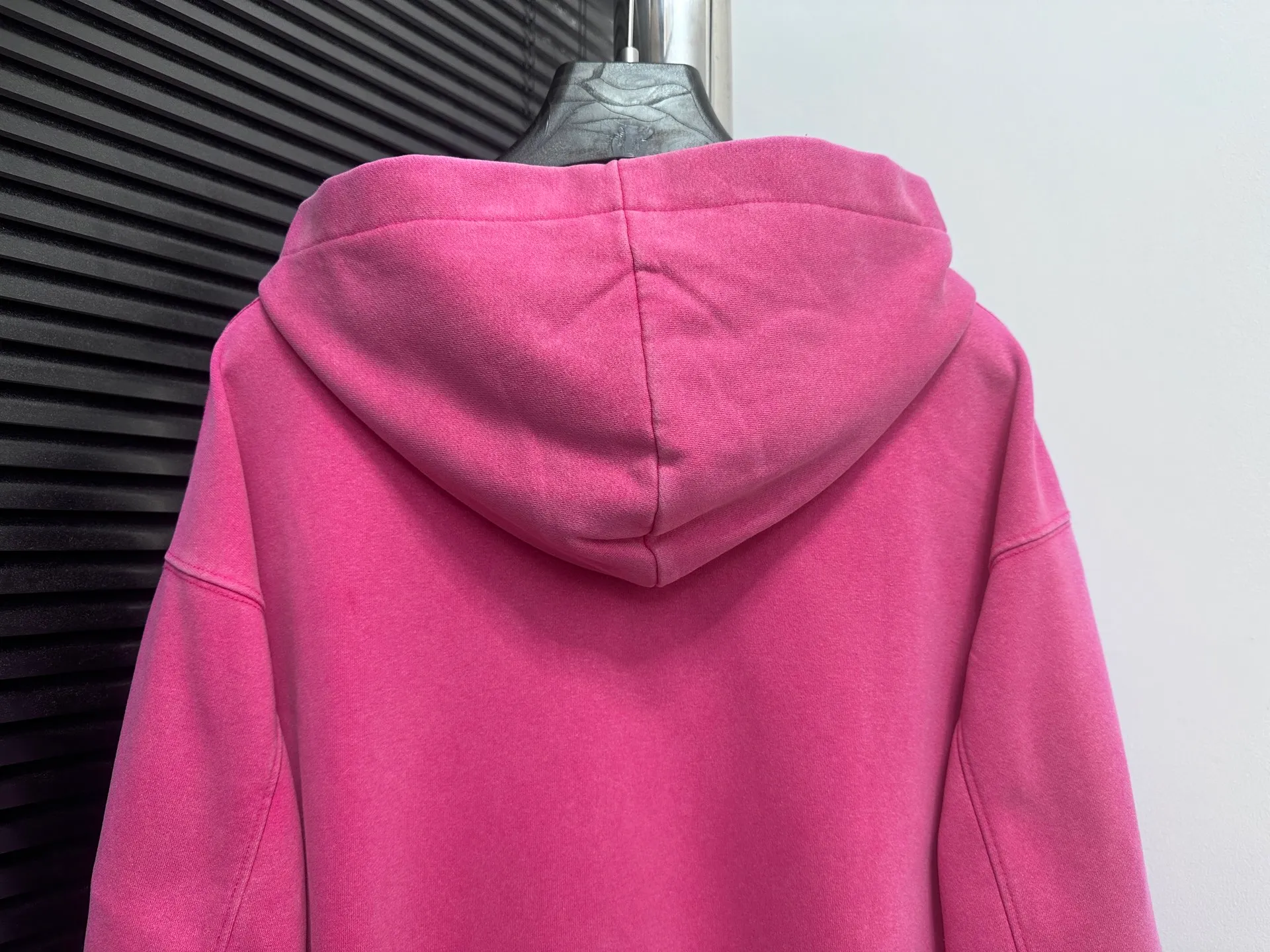 🅿️330 [BALENCIaGA] Paris washed hooded sweatshirt. The fabric is made of 400g Paris-specific double yarns* high weight double yarn ribs, washed and aged. It has a better hand feel and texture. It is not easy to deform, not easy to shrink, not easy to fade, and maintains long-term beauty. The same style for men and women! ! Size: S-XL