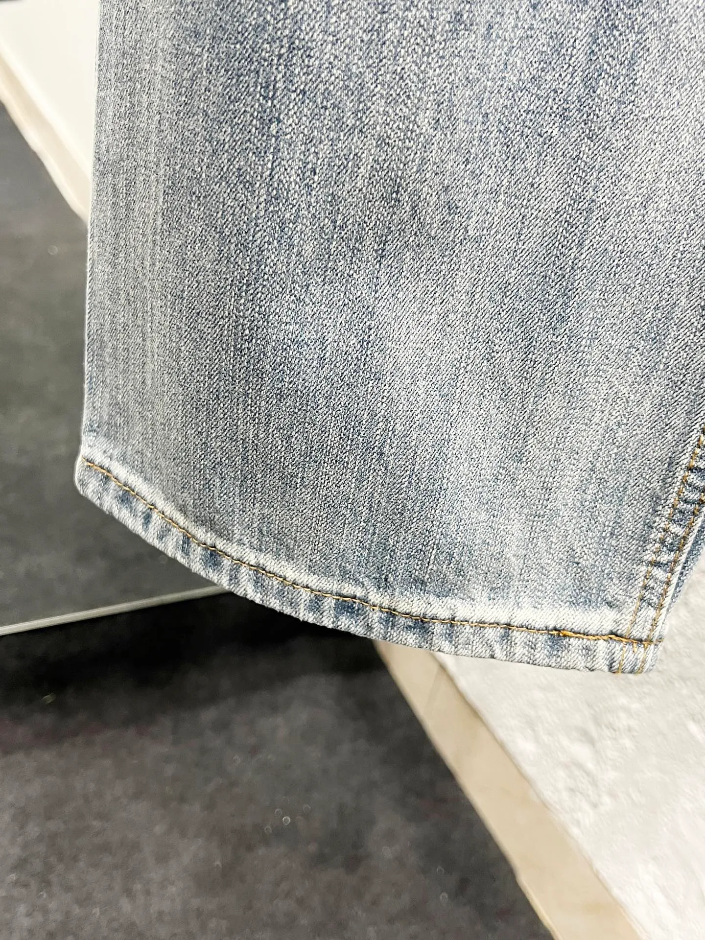 🅿️260 Style No.: H908 Balenciaga & BALENCIAGA’s new classic jeans with embroidered bamboo logo on the side of the thigh use unique technology to perfectly interpret the dreamy colors of the Northern Lights. Each pair of jeans is unique and colorful, as if the mystery and beauty of the Northern Lights are worn on the body. The tie-dye process makes the color transition of the jeans natural and rich in layers, giving people an artistic visual enjoyment. Moreover, this process also makes the jeans softer and more comfortable, and they fit your body very well when worn, allowing you to show off your perfect body curves. They are made of high-quality denim fabric and carefully processed to have good wear resistance and durability. This new type of jeans uses tie-dye technology to interpret the dreamlike colors of the Northern Lights. It is not only fashionable and versatile, but also enhances your aura and becomes the focus of everyone's attention. Original goods, washed casual jeans, imported original washed stretch fabrics, comfortable and elastic, original hardware accessories decorated with logo, super correct version, extremely high grade, counter quality, fashionable and stylish upper body. The printing uses imported foam printing, customized buttons, YKK zippers. The complete set of accessories is customized in a one-to-one mold. Color: Gray Size: 28-30-32-34-36 (s-xxl)