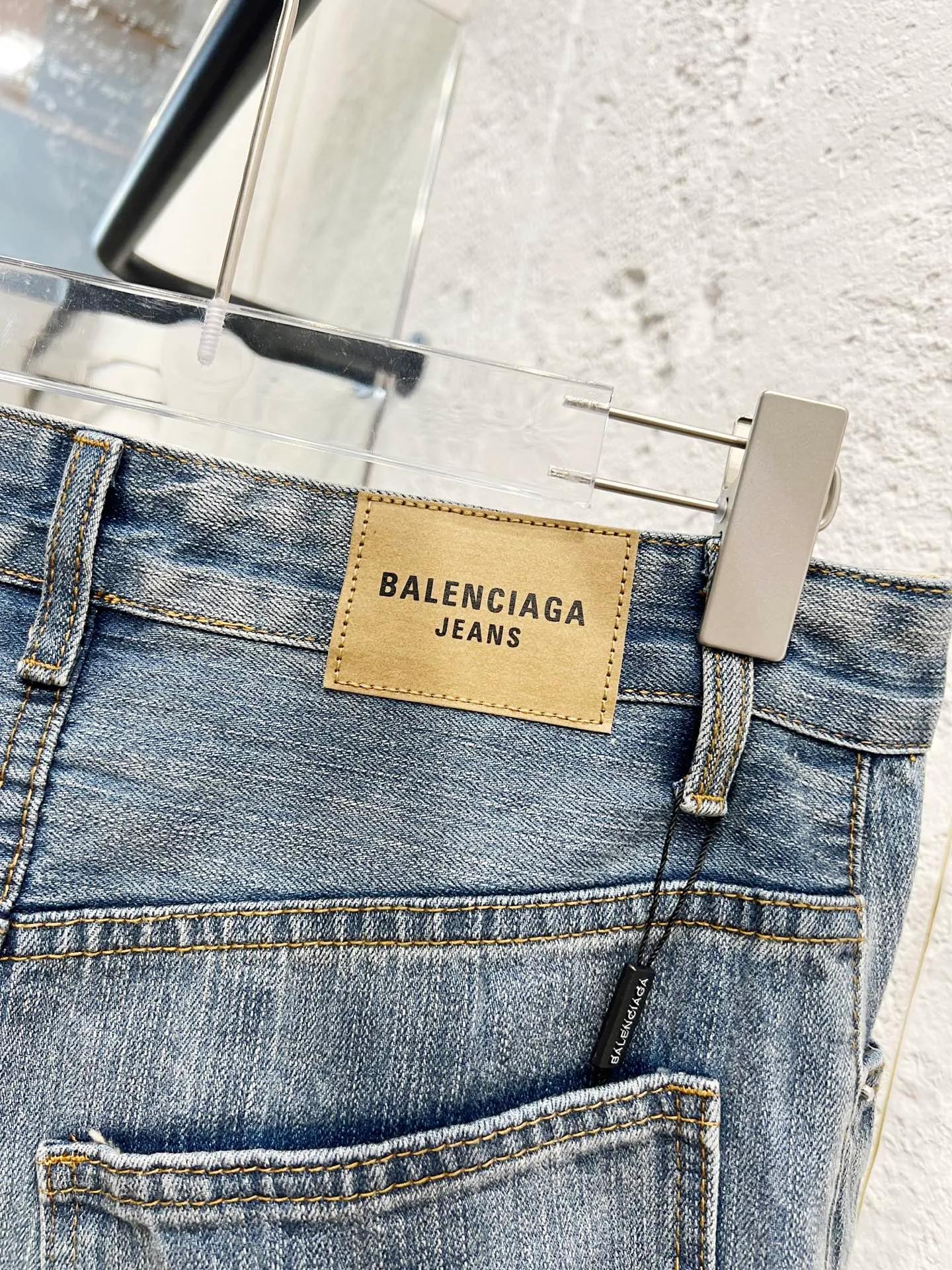 🅿️260 Style No.: H908 Balenciaga & BALENCIAGA’s new classic jeans with embroidered bamboo logo on the side of the thigh use unique technology to perfectly interpret the dreamy colors of the Northern Lights. Each pair of jeans is unique and colorful, as if the mystery and beauty of the Northern Lights are worn on the body. The tie-dye process makes the color transition of the jeans natural and rich in layers, giving people an artistic visual enjoyment. Moreover, this process also makes the jeans softer and more comfortable, and they fit your body very well when worn, allowing you to show off your perfect body curves. They are made of high-quality denim fabric and carefully processed to have good wear resistance and durability. This new type of jeans uses tie-dye technology to interpret the dreamlike colors of the Northern Lights. It is not only fashionable and versatile, but also enhances your aura and becomes the focus of everyone's attention. Original goods, washed casual jeans, imported original washed stretch fabrics, comfortable and elastic, original hardware accessories decorated with logo, super correct version, extremely high grade, counter quality, fashionable and stylish upper body. The printing uses imported foam printing, customized buttons, YKK zippers. The complete set of accessories is customized in a one-to-one mold. Color: Gray Size: 28-30-32-34-36 (s-xxl)