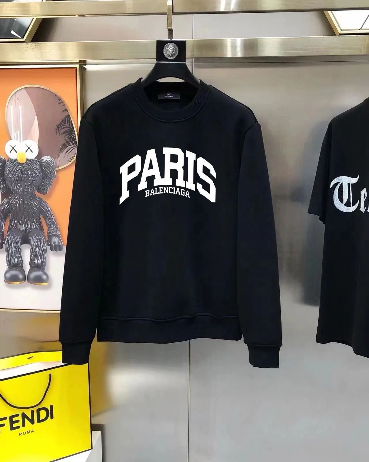🅿️380 direct batch [BALENCIAGA] (Fat Man’s Gospel) hot-selling suit is coming. Focus on the original version of the official website. 2025 new hot-selling sweatshirt suit. The original order is the best. 🇭🇰The meticulous work of top designers. Just for a fitting and perfect upper body effect. 100% natural high-quality Roman cotton, close-fitting comfort, noble and elegant! Original hardware embodies elegance and nobility! Counter size: M-5XL (maximum wear up to 220 pounds)