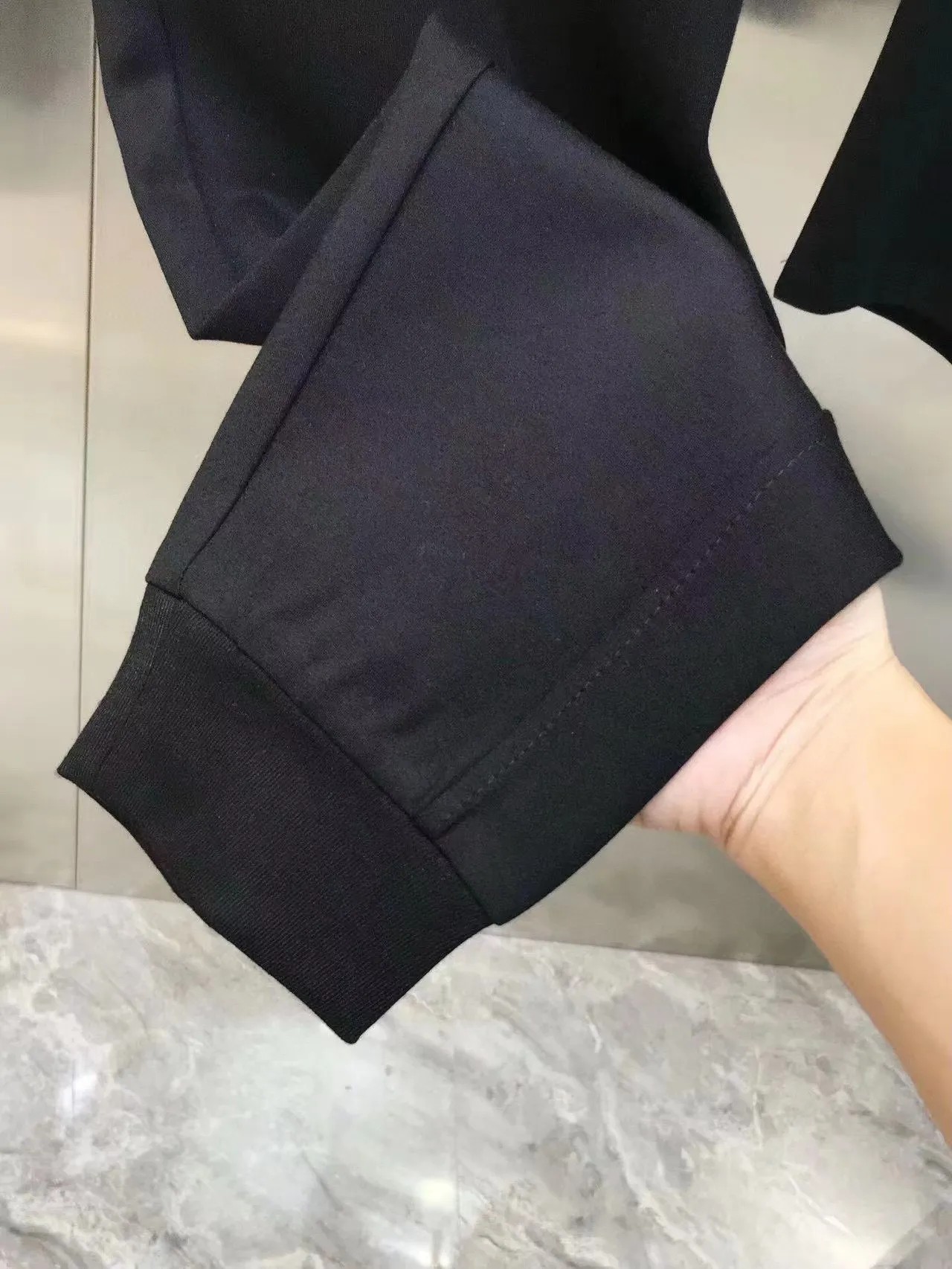 🅿️380 direct batch [BALENCIAGA] (Fat Man’s Gospel) hot-selling suit is coming. Focus on the original version of the official website. 2025 new hot-selling sweatshirt suit. The original order is the best. 🇭🇰The meticulous work of top designers. Just for a fitting and perfect upper body effect. 100% natural high-quality Roman cotton, close-fitting comfort, noble and elegant! Original hardware embodies elegance and nobility! Counter size: M-5XL (maximum wear up to 220 pounds)