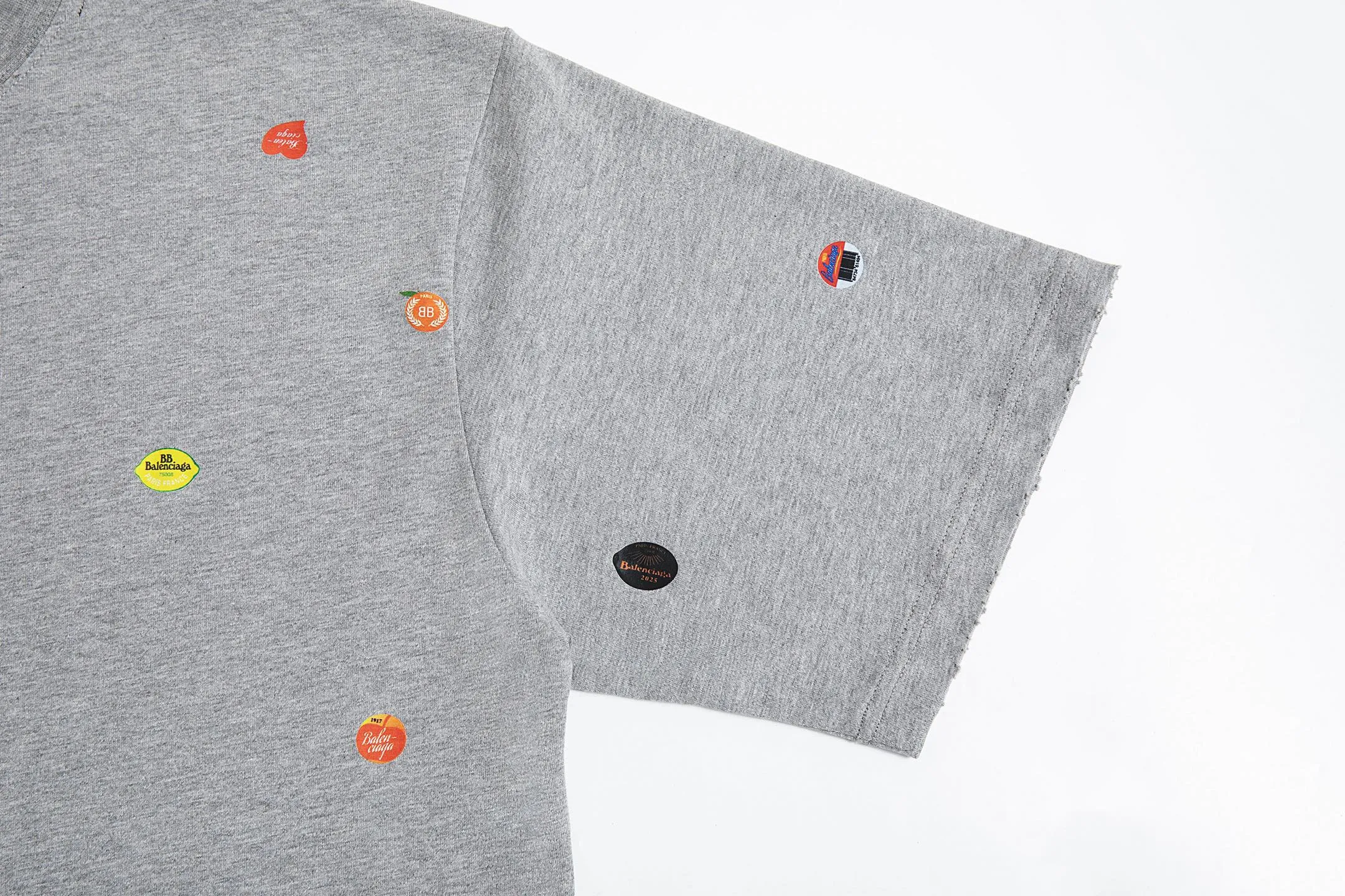 🅿️200 9191# Detailed picture Top version [[BALENCIA*GA] official website quality Paris new co-branded Vintage fruit pattern printed short-sleeved T-shirt OS version Loose dropped shoulders Unisex style Fabric: 260g 100% cotton double yarn Craftsmanship: front and back panels, left and right sleeves heat transfer, garment wash, distressed, distressed, fixed color Color: floral gray pink Size: XS S M L