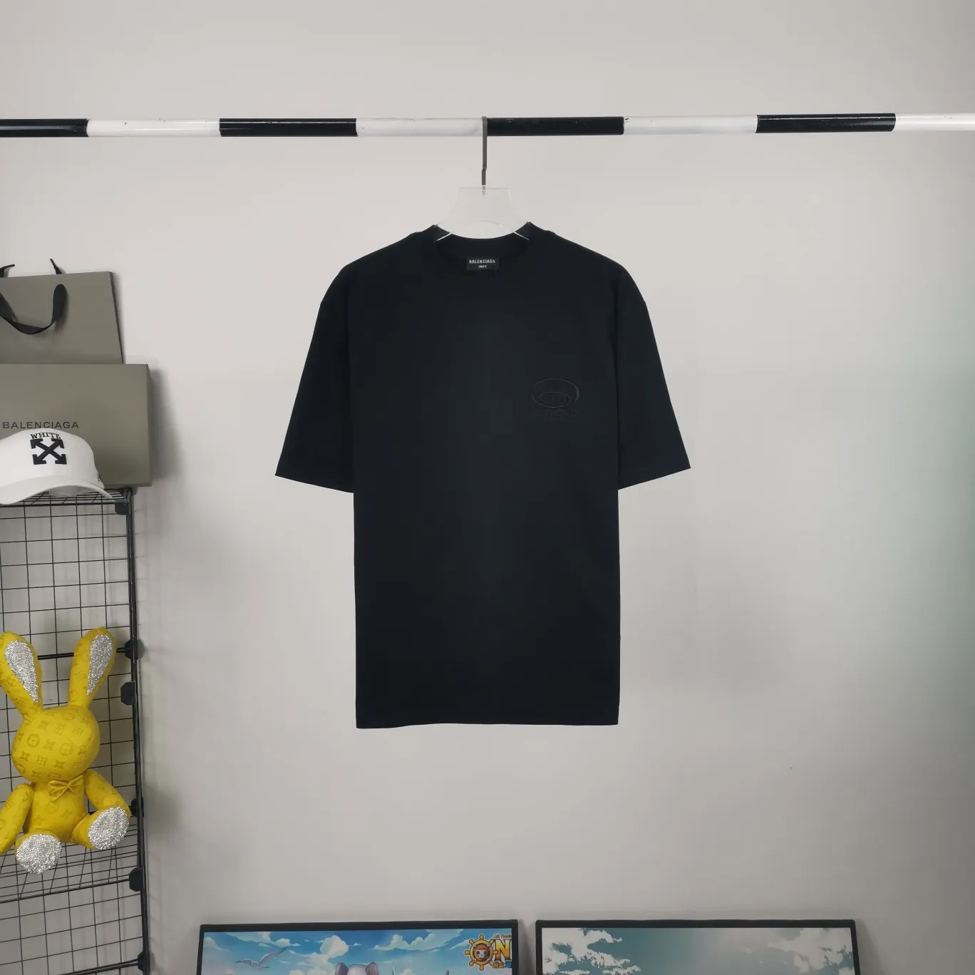 [New arrival] The top tested version of the new BALENCIAGA Balenciaga five-star embroidered environmentally friendly big LOGO male and female couple star same style short-sleeved T-shirt BEHRINGER embroidery technology, 5-star environmentally friendly series! The embroidery is meticulous and detailed! The font is full and the texture is clear! The fabric is made of 280g high-count double-yarn pure cotton, polyester-free, and absolutely no pilling! Size: XS-L Color: Black Pink P:250
