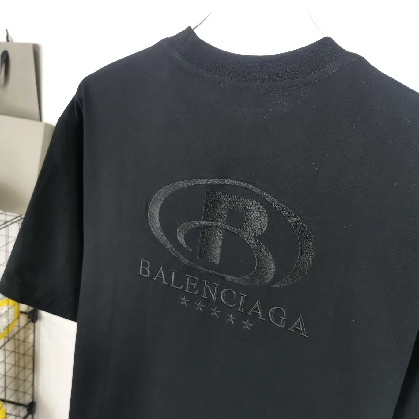 [New arrival] The top tested version of the new BALENCIAGA Balenciaga five-star embroidered environmentally friendly big LOGO male and female couple star same style short-sleeved T-shirt BEHRINGER embroidery technology, 5-star environmentally friendly series! The embroidery is meticulous and detailed! The font is full and the texture is clear! The fabric is made of 280g high-count double-yarn pure cotton, polyester-free, and absolutely no pilling! Size: XS-L Color: Black Pink P:250