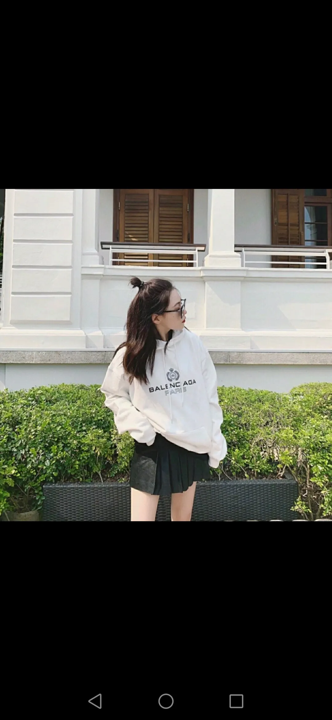 ♻️💯Reference model picture of the upper body❤️Spring and autumn style Balenciaga classic wheat ear hooded sweatshirt. Selected 480g cotton double yarn terry fabric, thick and textured, high-density knitting weaving technology, tight and elastic, extremely soft and skin-friendly, soft and delicate feel, no shrinkage or deformation, the upper body is crisp and stylish, different from the cheap soft couch fabrics with low weight and low count on the market.  Ultra-high-level workmanship, every detail shows a sense of luxury, and the original three-dimensional cutting process creates a perfect fit. The OS loose shoulder style accommodates all body types. It is a truly versatile style that looks slim and good-looking for both men and women.  The classic wheat ear letter printing on foam rubber has high fastness and will not crack or fall off. The classic pattern will never go out of style. There are many colors to choose from, and every color is beautiful!  Color: White Size: XS-L P:410