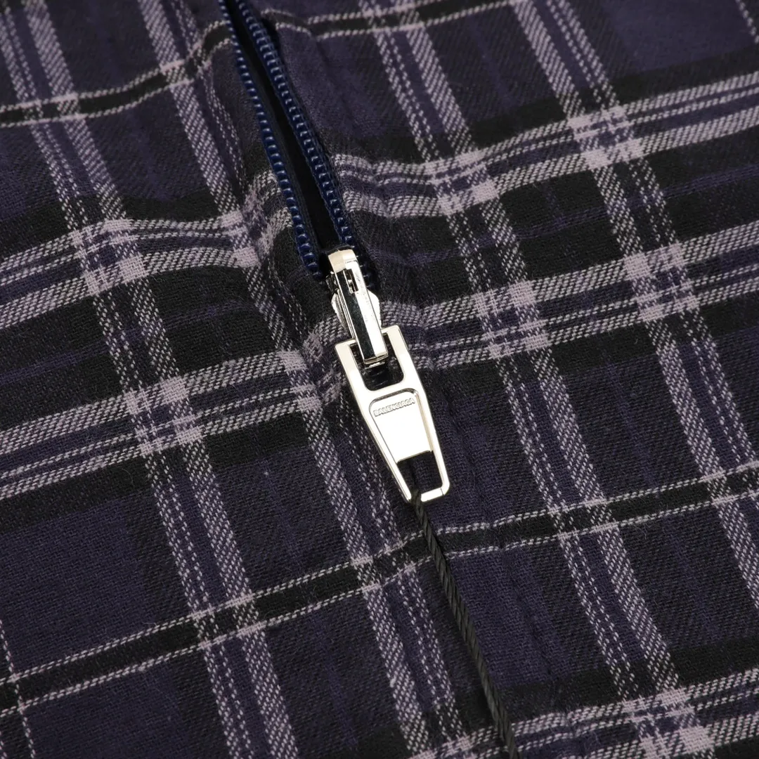 🅿️570 Balenciaga/Balenciaga plaid patch letter zipper jacket is made of customized matt Taslan professional fabric, with three-proof coating process, Teflon anti-fouling treatment, anti-oil stain and easy to clean, polyester high-density bird's eye mesh lining, three-dimensional circulation breathable structure, quick moisture export, anti-static treatment, more comfortable to wear in autumn and winter, imported environmentally friendly glue screen printing, customized hardware zipper double puller LOGO, customized accessories three labels Size: XS-L