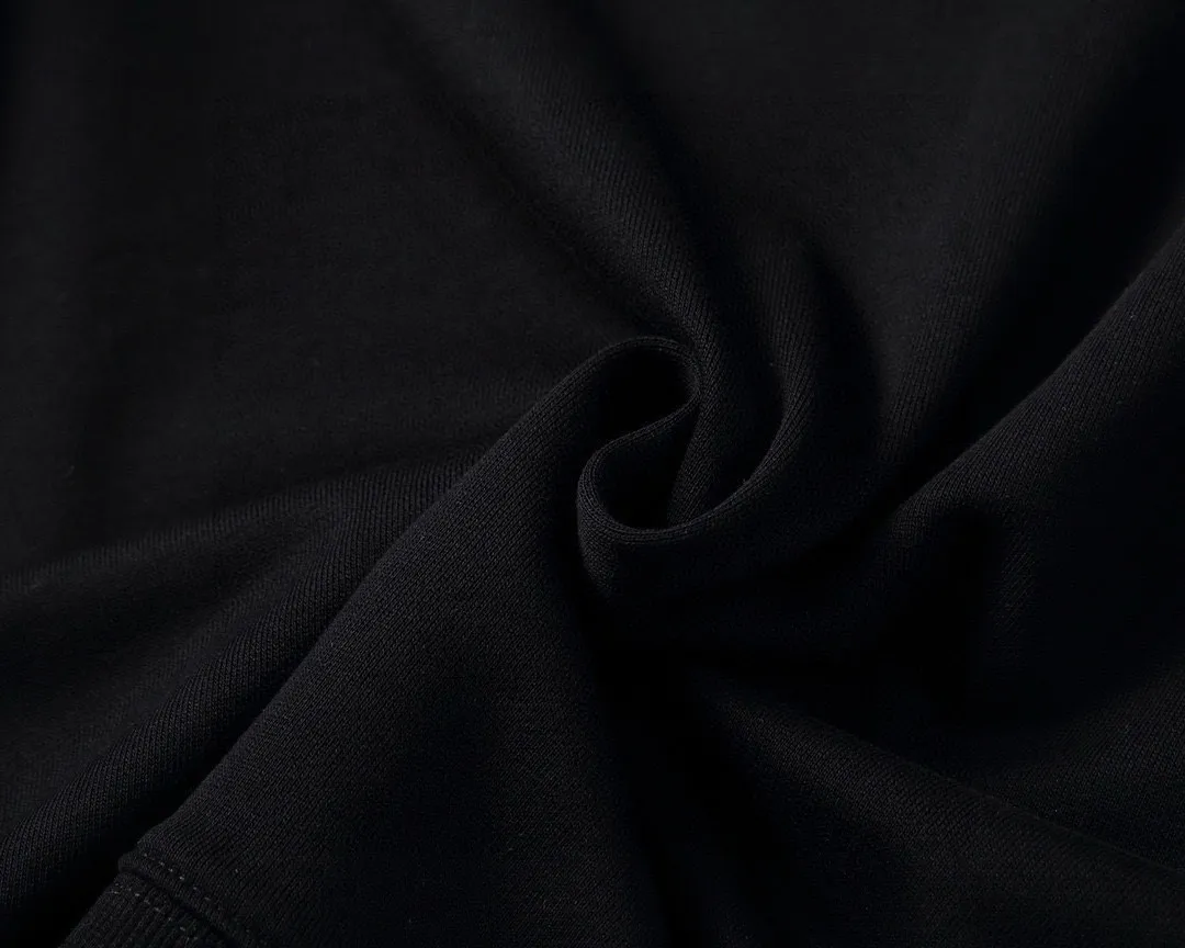 🅿️220 brand [BALENCIAGA] (good news for fat people) 2025ss autumn latest long-sleeved round-neck sweatshirt, available simultaneously on the official website. Refreshing and breathable. Made of top Tencel Roman. Comfortable and soft. 3D stereoscopic clarity. Super fashion sense. Great gift for your own use. Size: M-5XL (can be worn up to 220 pounds)