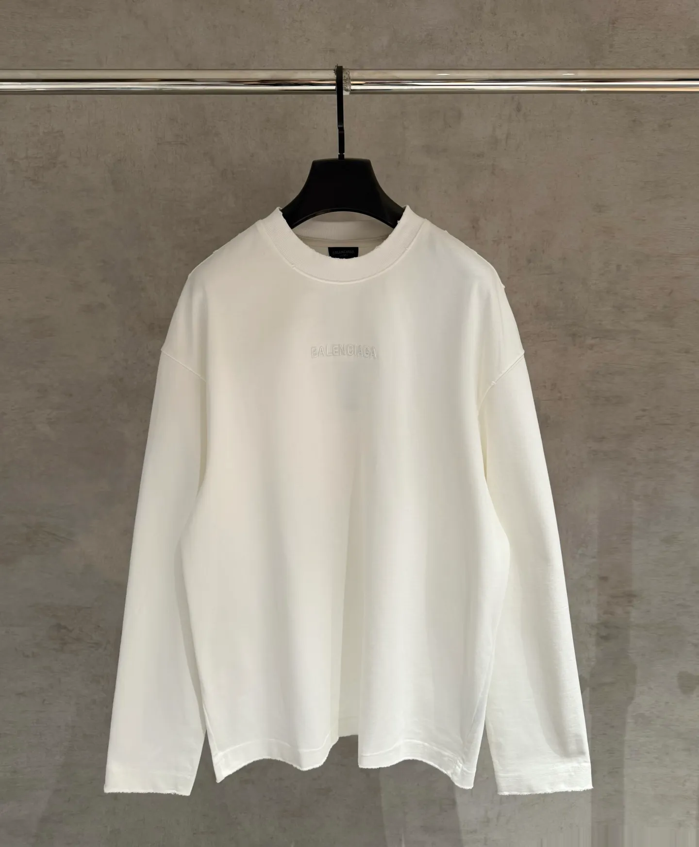 🅿️350 [Strict quality control] Balenciaga 25ss logo embroidered long-sleeved T-shirt. The fabric is made of custom-dyed 100% cotton double-ply fabric. 420g garment wash. Front and rear panels embroidery. Front panel post-garment washing process. Custom hardware. Thread. Accessories. Matching. Same style for men and women. Color: black/grey/white. Size: M-2xl