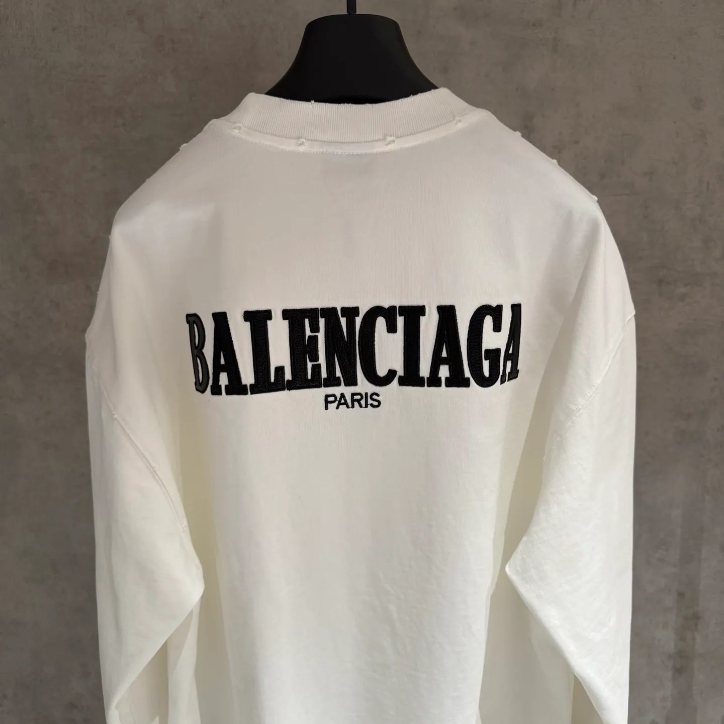 🅿️350 [Strict quality control] Balenciaga 25ss logo embroidered long-sleeved T-shirt. The fabric is made of custom-dyed 100% cotton double-ply fabric. 420g garment wash. Front and rear panels embroidery. Front panel post-garment washing process. Custom hardware. Thread. Accessories. Matching. Same style for men and women. Color: black/grey/white. Size: M-2xl