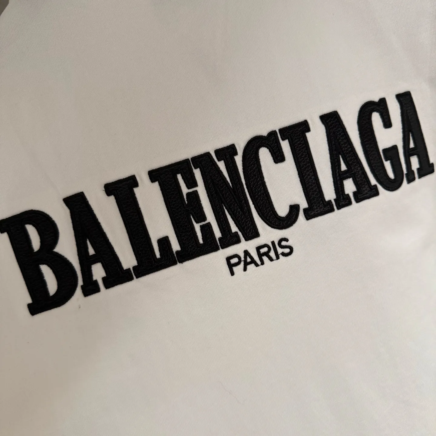 🅿️350 [Strict quality control] Balenciaga 25ss logo embroidered long-sleeved T-shirt. The fabric is made of custom-dyed 100% cotton double-ply fabric. 420g garment wash. Front and rear panels embroidery. Front panel post-garment washing process. Custom hardware. Thread. Accessories. Matching. Same style for men and women. Color: black/grey/white. Size: M-2xl