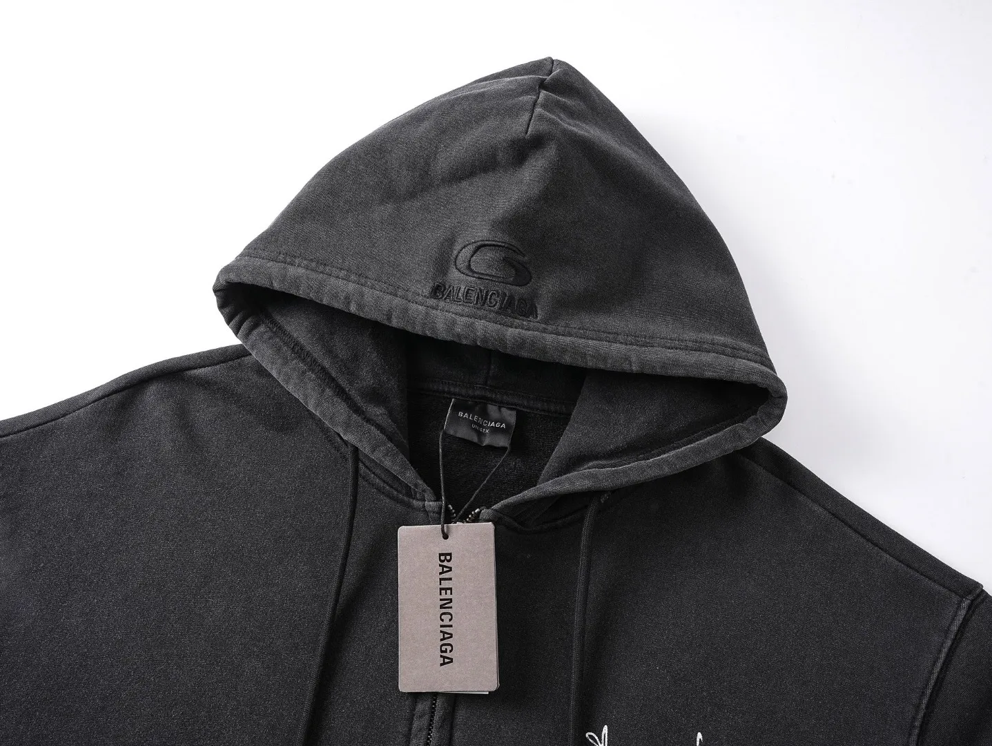 🅿️420 - BALENCI*GA Paris Britney portrait limited edition music cooperation series hooded zipper sweatshirt. Direct-injection printing and hot-drilling process on the front panel. The English logo of the hat adopts Tajima embroidery machine. Customized matching hardware. The letters are clear. The effect is three-dimensional. Exclusively pattern-woven and dyed 460g fabric. Threads are dyed in the same vat with zero color difference. Brick cabinet synchronization. Welcome to compare. Same style for men and women -Color: washed black -SIZE: Xs S M L style number 8986#