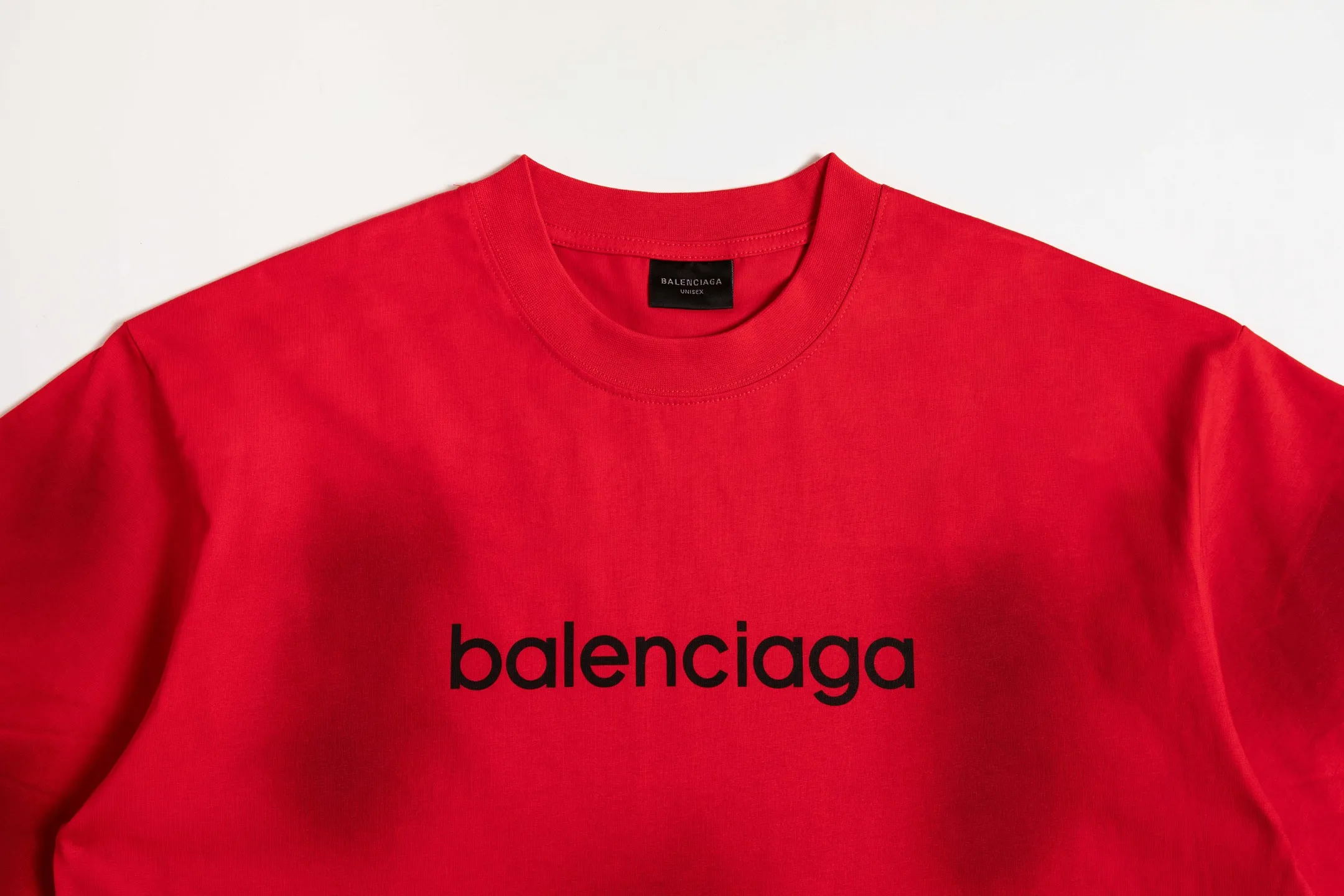 🅿️180 9187# Detailed picture Top version [[BALENCIA*GA] official website quality Paris new ski series 3M artistic letter LOGO printed short-sleeved T-shirt OS version loose dropped shoulders Unisex style Fabric: 260g 100% cotton double yarn Technology: front and rear left and right sleeve printing Garment wash spray painting worn distressed shaping solid color Color: black white Red (red has different craftsmanship and different prices) Size: XS S M L