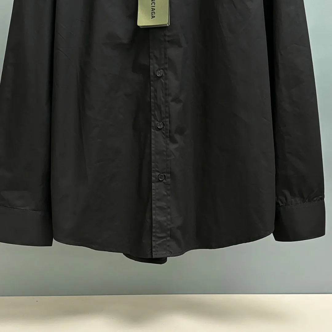 🅿️220 BALENCIAGA/Balenciaga early autumn thick plate printed shirt, customized classic 40-count plain weave imitation Tencel Paris shirt fabric, loose version, three-dimensional upper body, smooth and natural lines, from shoulder line to waistline to hem, smooth transition of lines, no unnecessary folds or accumulation, neat and stretchy overall, customized Paris logo engraved button-down, with Paris logo on the chest and large-area WI-FI printing on the back, the effect is three-dimensional, the printing completely fits the fabric There will be no problems such as color fading, peeling off, etc. Size: S M L XL