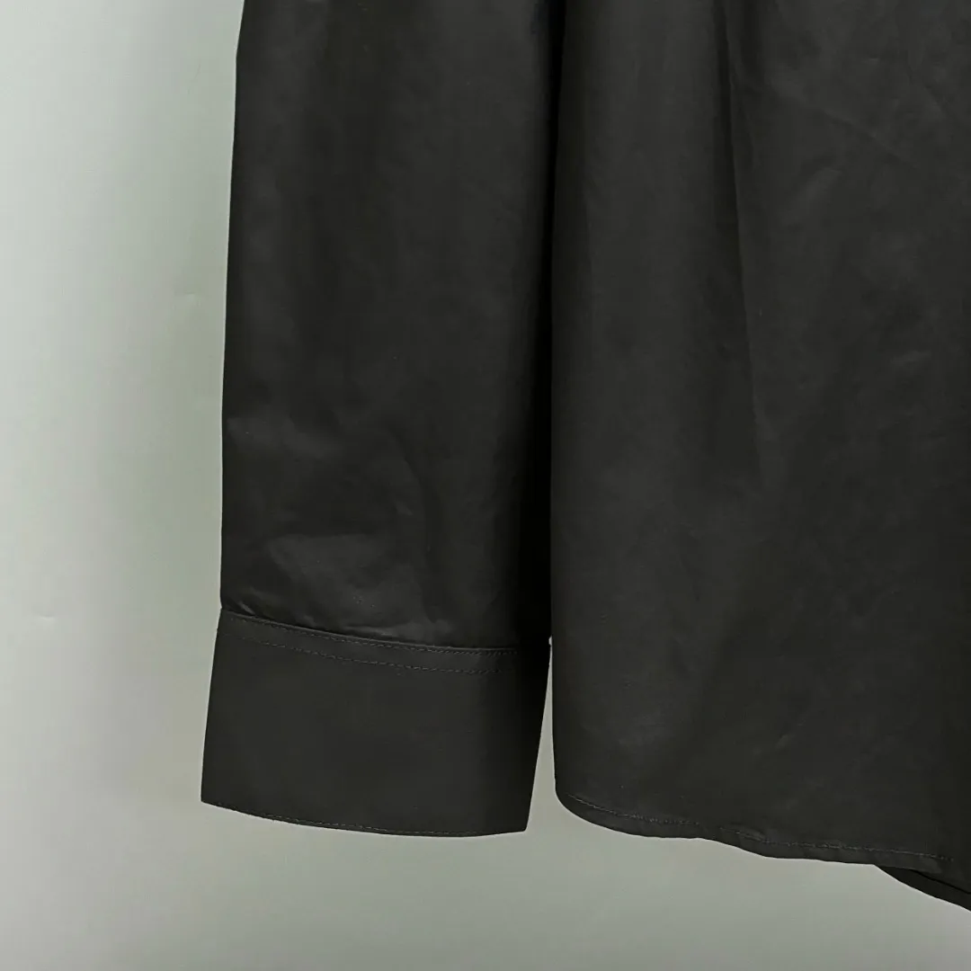 🅿️220 BALENCIAGA/Balenciaga early autumn thick plate printed shirt, customized classic 40-count plain weave imitation Tencel Paris shirt fabric, loose version, three-dimensional upper body, smooth and natural lines, from shoulder line to waistline to hem, smooth transition of lines, no unnecessary folds or accumulation, neat and stretchy overall, customized Paris logo engraved button-down, with Paris logo on the chest and large-area WI-FI printing on the back, the effect is three-dimensional, the printing completely fits the fabric There will be no problems such as color fading, peeling off, etc. Size: S M L XL