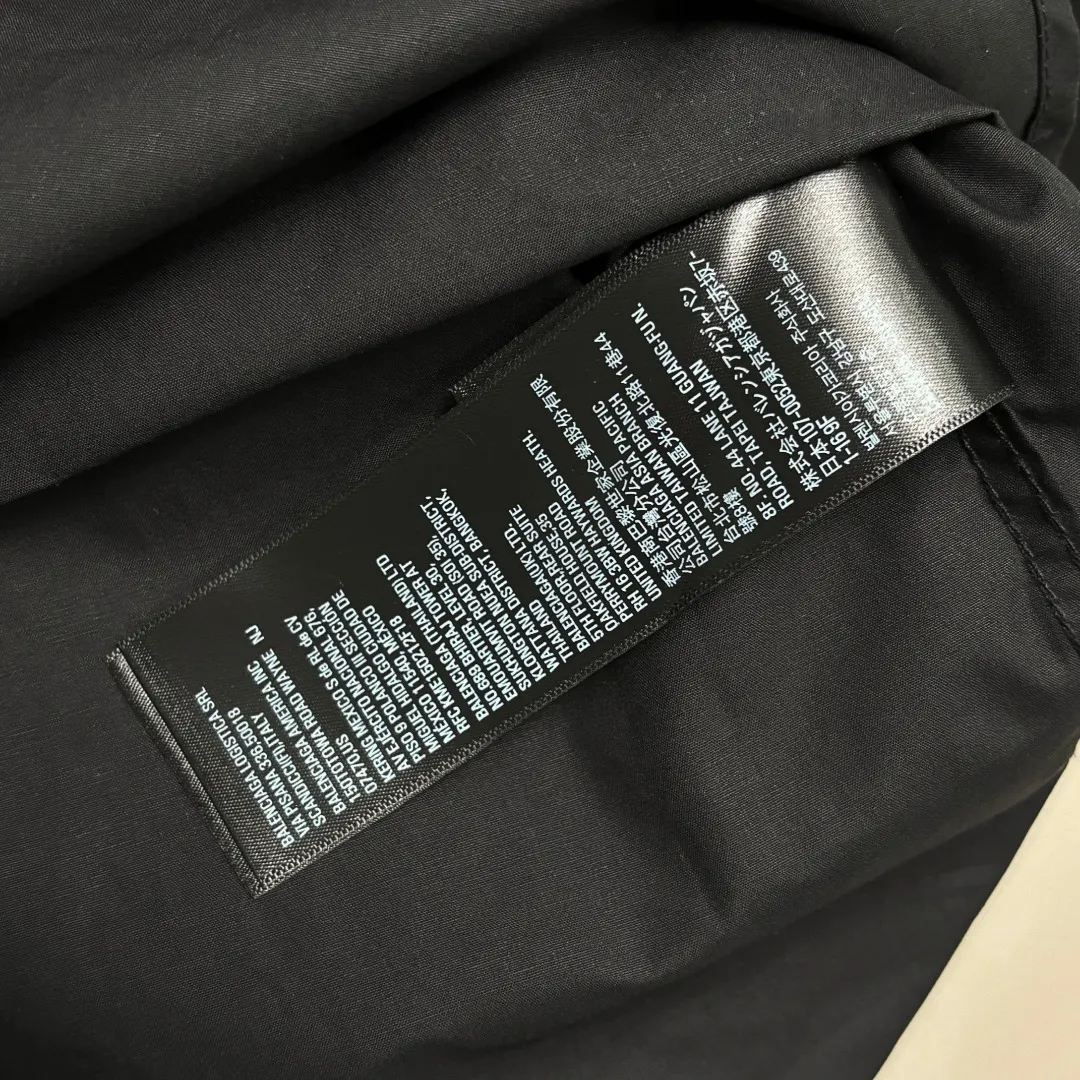 🅿️220 BALENCIAGA/Balenciaga early autumn thick plate printed shirt, customized classic 40-count plain weave imitation Tencel Paris shirt fabric, loose version, three-dimensional upper body, smooth and natural lines, from shoulder line to waistline to hem, smooth transition of lines, no unnecessary folds or accumulation, neat and stretchy overall, customized Paris logo engraved button-down, with Paris logo on the chest and large-area WI-FI printing on the back, the effect is three-dimensional, the printing completely fits the fabric There will be no problems such as color fading, peeling off, etc. Size: S M L XL