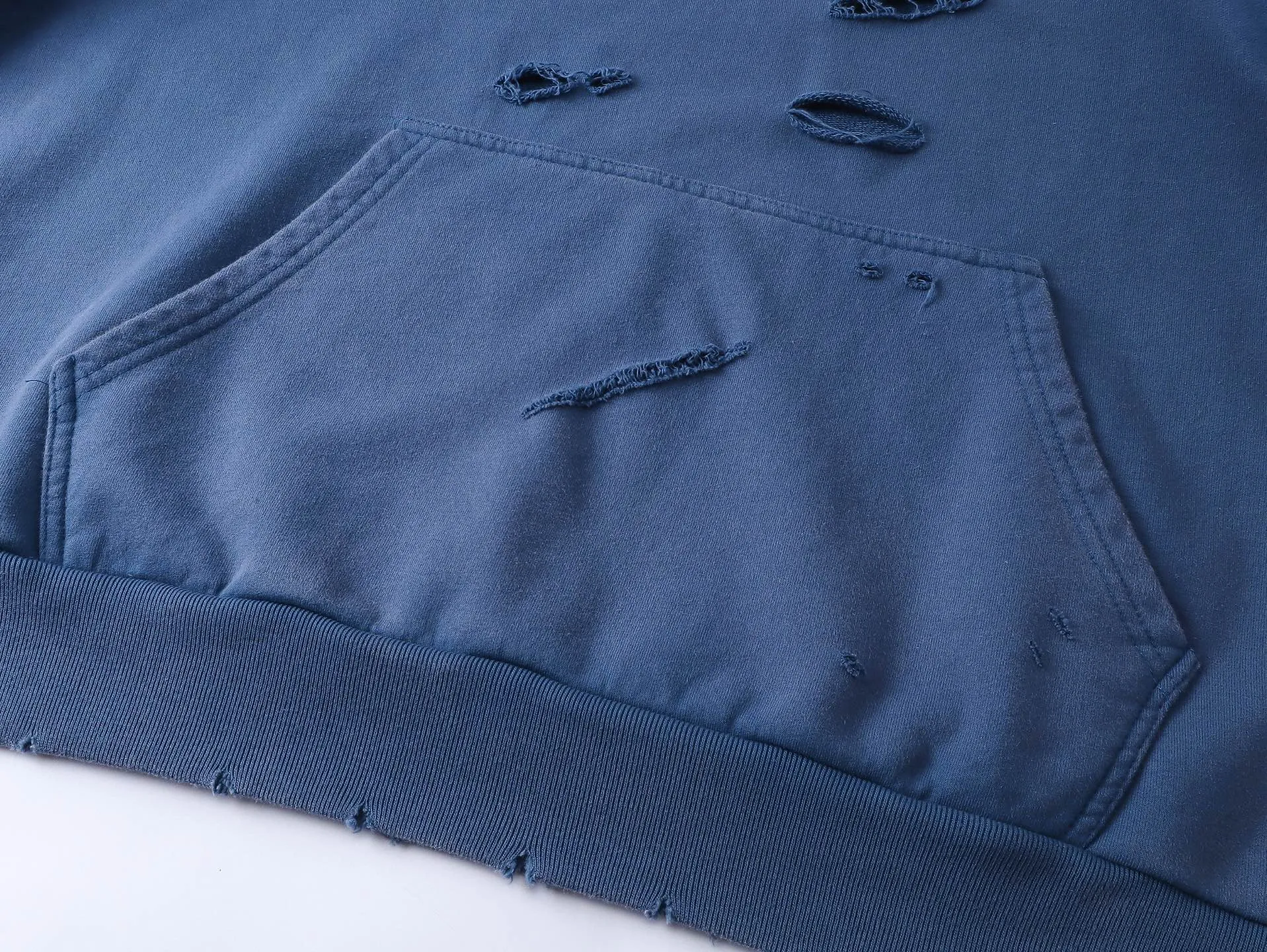 🅿️370 real photos [Top version. Official website quality] BALENCI*GA/Paris BALENCI*GA#25 new style, 3M classic LOGO printed on the chest, washed and worn hooded sweatshirt. Brick cabinet sync. Wash water super heavy process. Welcome to compare. The fabric is made of Paris ZP custom-woven and dyed cotton terry sweatshirt. The weight is 460 grams. The cloth surface is clean. The cloth pattern is clear. It is soft and comfortable. It has good color fastness and is not easy to change color. The threads are woven and dyed with no color difference. The printing uses imported environmentally friendly materials and the letters are three-dimensional. Comparisons welcome. Restore brick cabinet. The version adopts OS loose shoulder style. Same style for men and women. Code: BL258961 Color: Washed black, washed blue Size: XS S M L