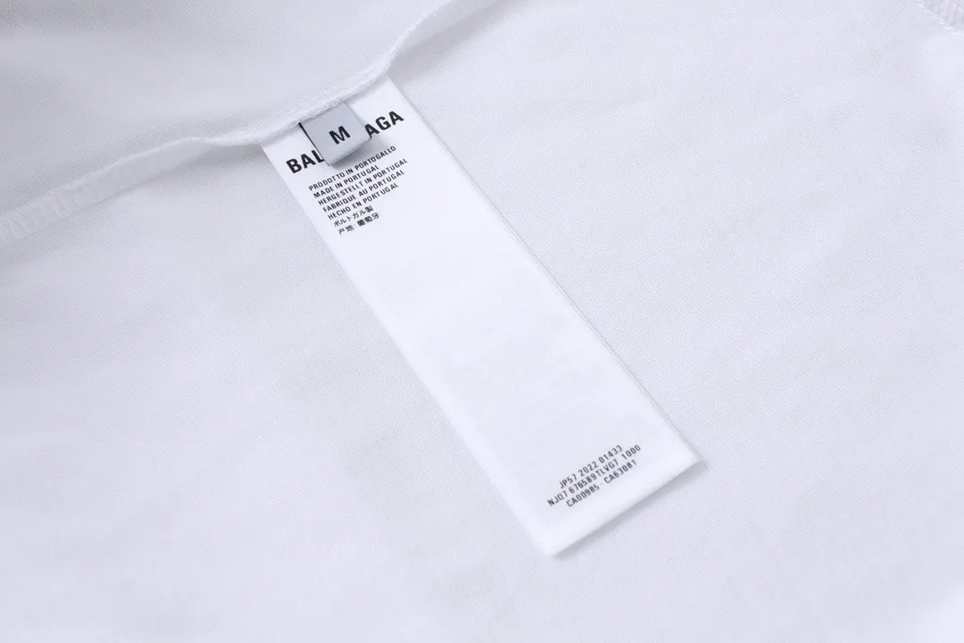 🅿️220 real photos [Top version. Official website quality] BALENCI*GA/Paris BALENCI*GA#2024 latest model, big LOGO icon. Front and back. Embroidered long-sleeved T-shirt on left and right sleeves. Brick cabinet synchronization. Genuine products are developed and developed in the first time. Welcome to compare! The fabric is made of Paris ZP custom-woven and dyed 100% cotton double-yarn compact cotton. The weight is 260 grams. The cloth surface is clean. The cloth pattern is clear. It is soft and comfortable. It has good color fastness and is not easy to change color. The threads are woven and dyed with no color difference. The embroidery is done using imported Tajima embroidery machines. Super 15W needle and thread, three-dimensional effect, clear lines. No burrs and miscellaneous threads, ultra-high craftsmanship embroidery. The version adopts OS loose shoulder design. Same style for men and women. Code: BL225002 Color: dark gray blue, white Size: XS S M L