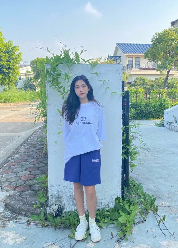 ♻️💯Upper body reference model picture❤️Balenciaga 21SS BLCG Balenciaga Wave Cola Shorts, a classic and versatile style is here! With these pants, they look perfect no matter what outfit you wear! Get it now! Customized special surface. Made of high-quality materials, the garments are washed, soft and comfortable to the touch.  360 grams of dust-free sweatshirt fabric, washed and cut. Imported environmentally friendly water glue is added to the garment and washed twice to ensure consistent printing. Customized wash mark. This year's sincere shorts LOGO adopts Japanese Tajima embroidery technology, and the printing is full and meticulous. Color: Black/Grey/White/Blue Size: XS-L P:300
