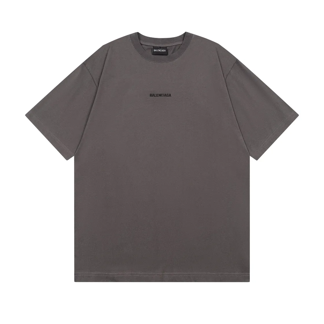 🅿️166 Detailed pictures [Top version. Official website quality] BALENCI*GA/Paris #Classic style. Classic letter embroidered short-sleeved T-shirt on the front and back #2023 spring and summer brick cabinet synchronization.                       The fabric is made of Paris ZP custom-woven and dyed cotton double yarn, weighing 260 grams. The cloth surface is clean. The cloth pattern is clear, soft and comfortable. The threads are dyed with no color difference. The classic letters are embroidered with an imported embroidery machine. The letters are clear and the effect is three-dimensional, restoring the brick cabinet. The version adopts the OS loose shoulder style. Same style for men and women. Coding: BL223006 Color: smoke gray, purple, light green, peacock blue, black, rice coffee, gray green Size: XS S M L