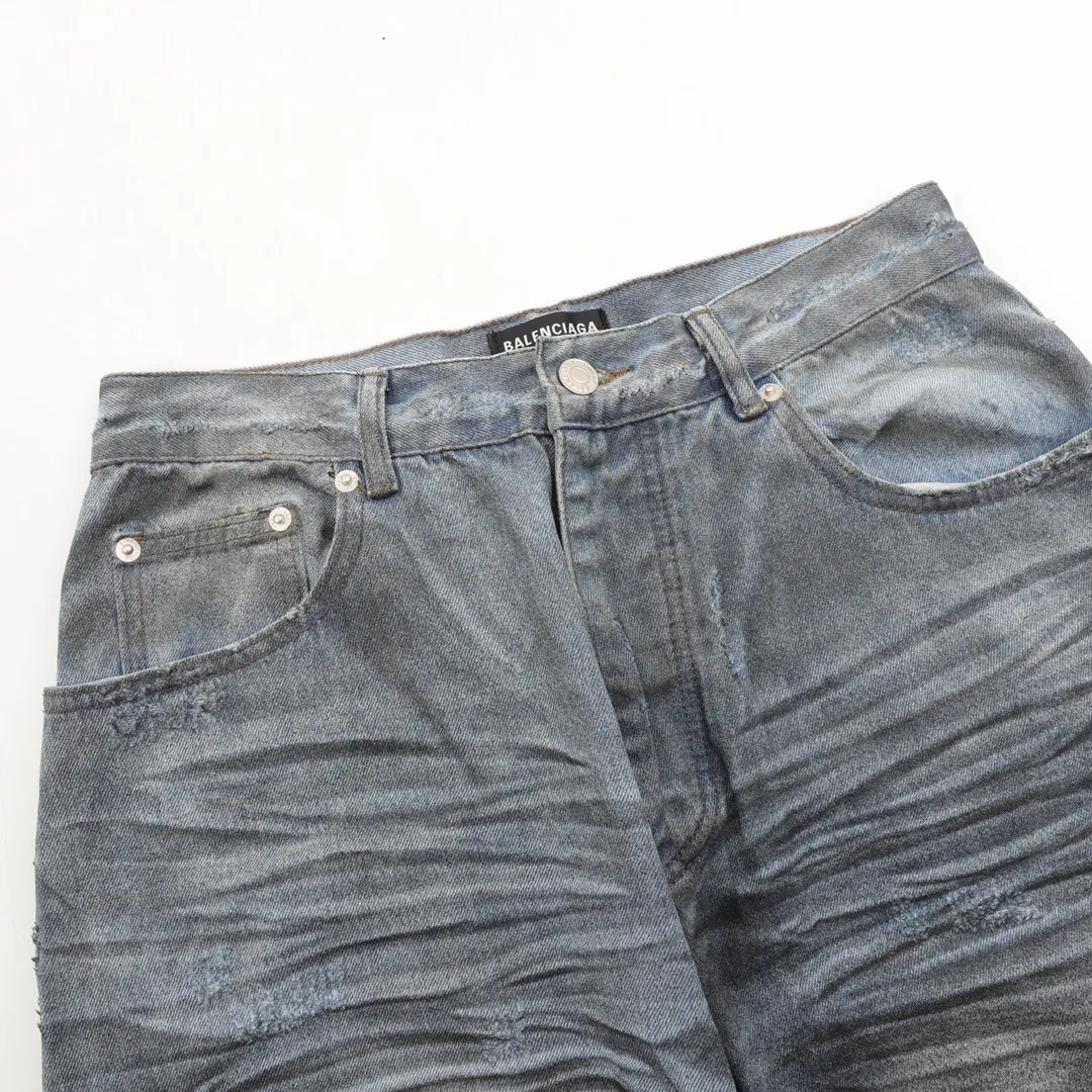 🅿️540 Balenciaga/Balenciaga Hidden stained and dirty ripped denim trousers. Custom-woven and custom-dyed raw denim and denim. The texture is very high-end! Double-layer fabric, custom-made camouflage twill cotton and comfortable texture fabric on the inside! Craftsmanship: embroidery, tearing, cutting, fraying, and a lot of damage. All are handmade by master workers, and they are restored one by one. The auxiliary materials and hardware are customized one-to-one. The loose version can be used by both men and women! Size: 28-34