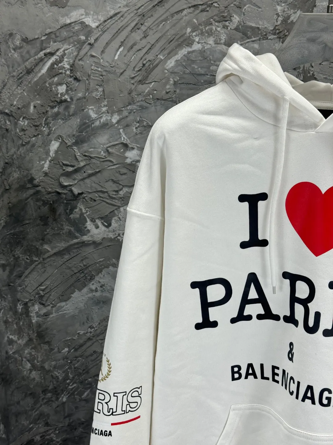 🅿️360 BALENCI*GA Paris' latest Balenciaxx art multi-branded hooded long-sleeved sweatshirt. The front printing uses imported environmentally friendly offset printing. The effect is three-dimensional. Exclusively woven and dyed 460g fabric. Threads are dyed in the same vat with zero color difference. Brick cabinet synchronization. Welcome to compare. Same style for men and women -Color: black white -SIZE: Xs S M L Style No. 8957#