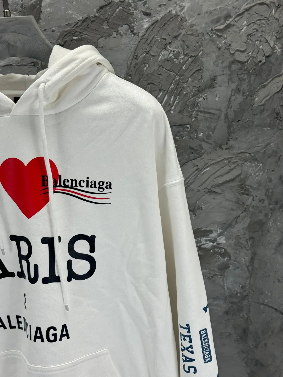 🅿️360 BALENCI*GA Paris' latest Balenciaxx art multi-branded hooded long-sleeved sweatshirt. The front printing uses imported environmentally friendly offset printing. The effect is three-dimensional. Exclusively woven and dyed 460g fabric. Threads are dyed in the same vat with zero color difference. Brick cabinet synchronization. Welcome to compare. Same style for men and women -Color: black white -SIZE: Xs S M L Style No. 8957#