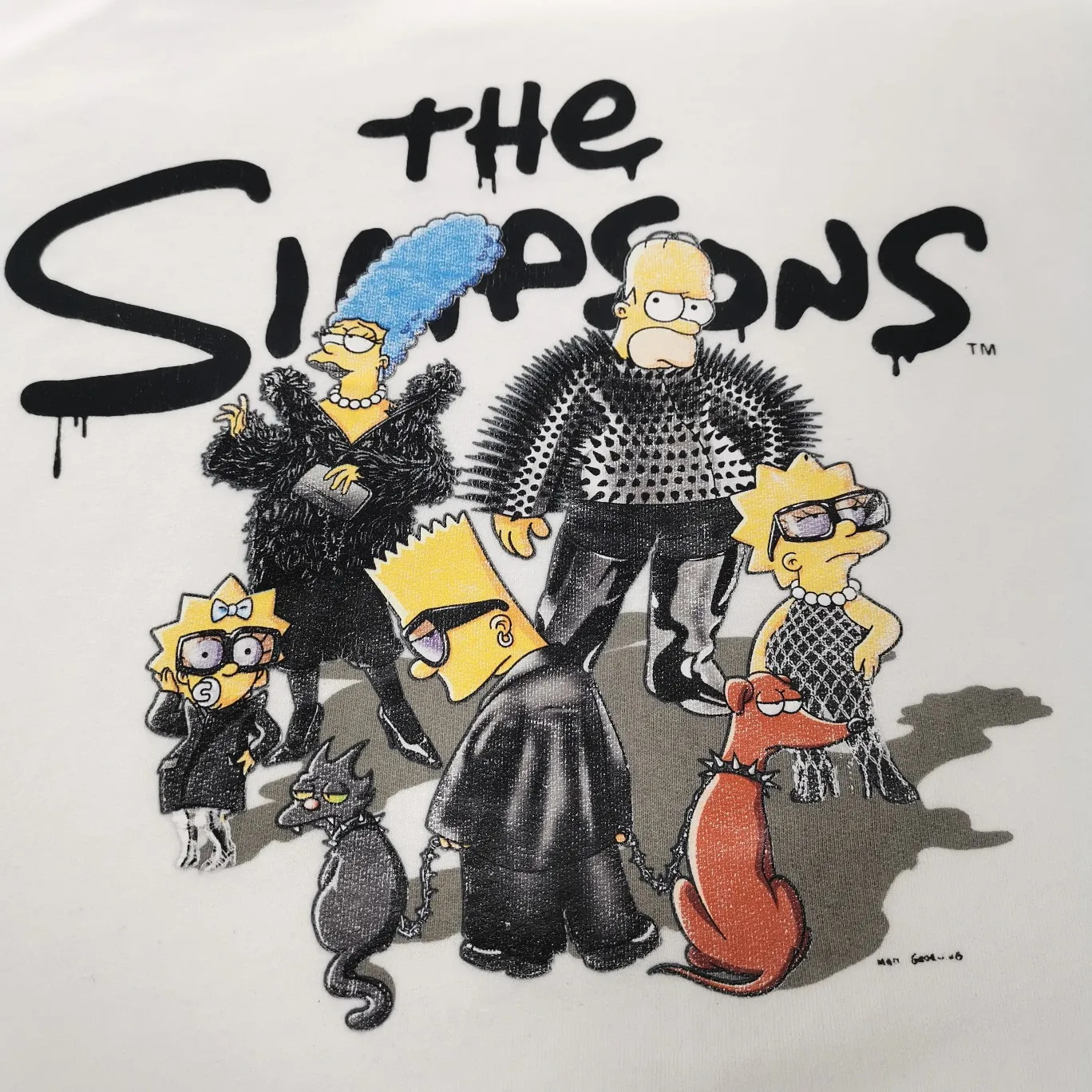 The top tested version for spring and autumn Balenciaga BALENCIAGA The Simpsons cartoon pattern burst pattern pure cotton loose loose hoodie sweatshirt for men and women couples. The process adopts Kangli printing cracking effect. The front panel printing glue bursting effect uses imported transparent slurry to scrape the bottom to make the printing bursting feel uniform. (PS: If this process is missing, the printing will easily fall off in large areas after cracking.) The embroidery at the hem uses a Tajima embroidery machine imported from Japan, which makes the size and spacing of the letters even, and the hollows of the letters will not be filled. Precise craftsmanship, full of details. The fabric is made of 520g crystal composite fleece cotton, brand new, washed, and labeled. Genuine products are consistent and synchronized, and coded authentic products are consistent and synchronized. Top tested version, accurate and flawless.  Color: White Size: XS-L P:520