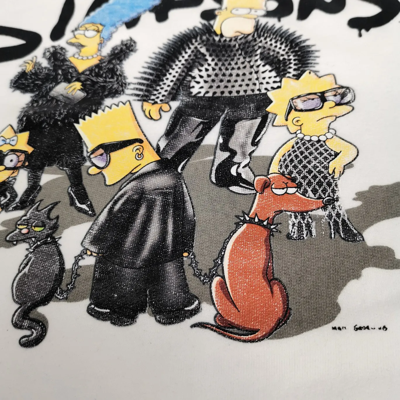 The top tested version for spring and autumn Balenciaga BALENCIAGA The Simpsons cartoon pattern burst pattern pure cotton loose loose hoodie sweatshirt for men and women couples. The process adopts Kangli printing cracking effect. The front panel printing glue bursting effect uses imported transparent slurry to scrape the bottom to make the printing bursting feel uniform. (PS: If this process is missing, the printing will easily fall off in large areas after cracking.) The embroidery at the hem uses a Tajima embroidery machine imported from Japan, which makes the size and spacing of the letters even, and the hollows of the letters will not be filled. Precise craftsmanship, full of details. The fabric is made of 520g crystal composite fleece cotton, brand new, washed, and labeled. Genuine products are consistent and synchronized, and coded authentic products are consistent and synchronized. Top tested version, accurate and flawless.  Color: White Size: XS-L P:520