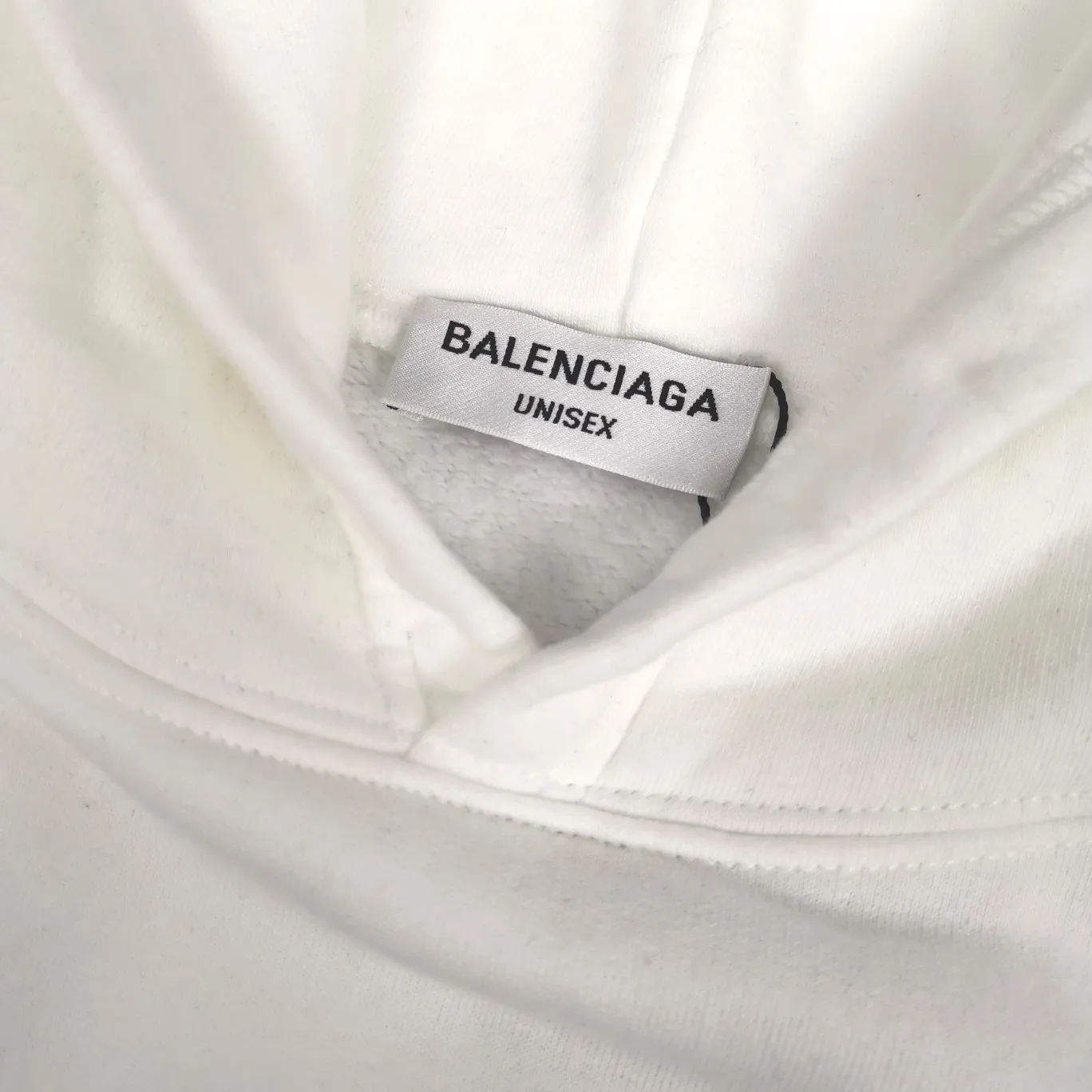 The top tested version for spring and autumn Balenciaga BALENCIAGA The Simpsons cartoon pattern burst pattern pure cotton loose loose hoodie sweatshirt for men and women couples. The process adopts Kangli printing cracking effect. The front panel printing glue bursting effect uses imported transparent slurry to scrape the bottom to make the printing bursting feel uniform. (PS: If this process is missing, the printing will easily fall off in large areas after cracking.) The embroidery at the hem uses a Tajima embroidery machine imported from Japan, which makes the size and spacing of the letters even, and the hollows of the letters will not be filled. Precise craftsmanship, full of details. The fabric is made of 520g crystal composite fleece cotton, brand new, washed, and labeled. Genuine products are consistent and synchronized, and coded authentic products are consistent and synchronized. Top tested version, accurate and flawless.  Color: White Size: XS-L P:520
