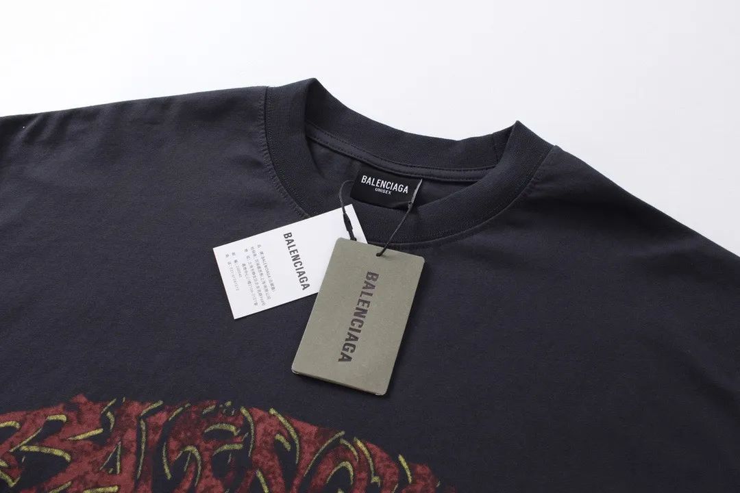 🅿️220 real photos [Top version. Official website quality] BALENCI*GA/Paris. 2024 latest flame graffiti direct-printed long-sleeved T-shirt. Brick cabinet synchronization. ⚠️Difference in market currency. YB development. The fabric is made of Paris ZP custom-woven and dyed 100% cotton double yarn compact cotton. The weight is 260 grams, the cloth surface is clean. The cloth pattern is clear, soft and comfortable. The threads are dyed with no color difference. The front and back printing adopts Kornit direct-printing printing pattern and adopts OS loose shoulder-dropping pattern. Same style for men and women. Code: BL225013 Color: dark gray blue, pink. Size: XS S M L