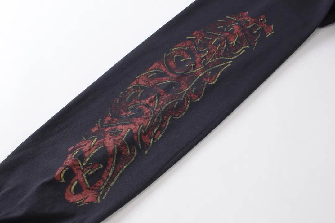 🅿️220 real photos [Top version. Official website quality] BALENCI*GA/Paris. 2024 latest flame graffiti direct-printed long-sleeved T-shirt. Brick cabinet synchronization. ⚠️Difference in market currency. YB development. The fabric is made of Paris ZP custom-woven and dyed 100% cotton double yarn compact cotton. The weight is 260 grams, the cloth surface is clean. The cloth pattern is clear, soft and comfortable. The threads are dyed with no color difference. The front and back printing adopts Kornit direct-printing printing pattern and adopts OS loose shoulder-dropping pattern. Same style for men and women. Code: BL225013 Color: dark gray blue, pink. Size: XS S M L