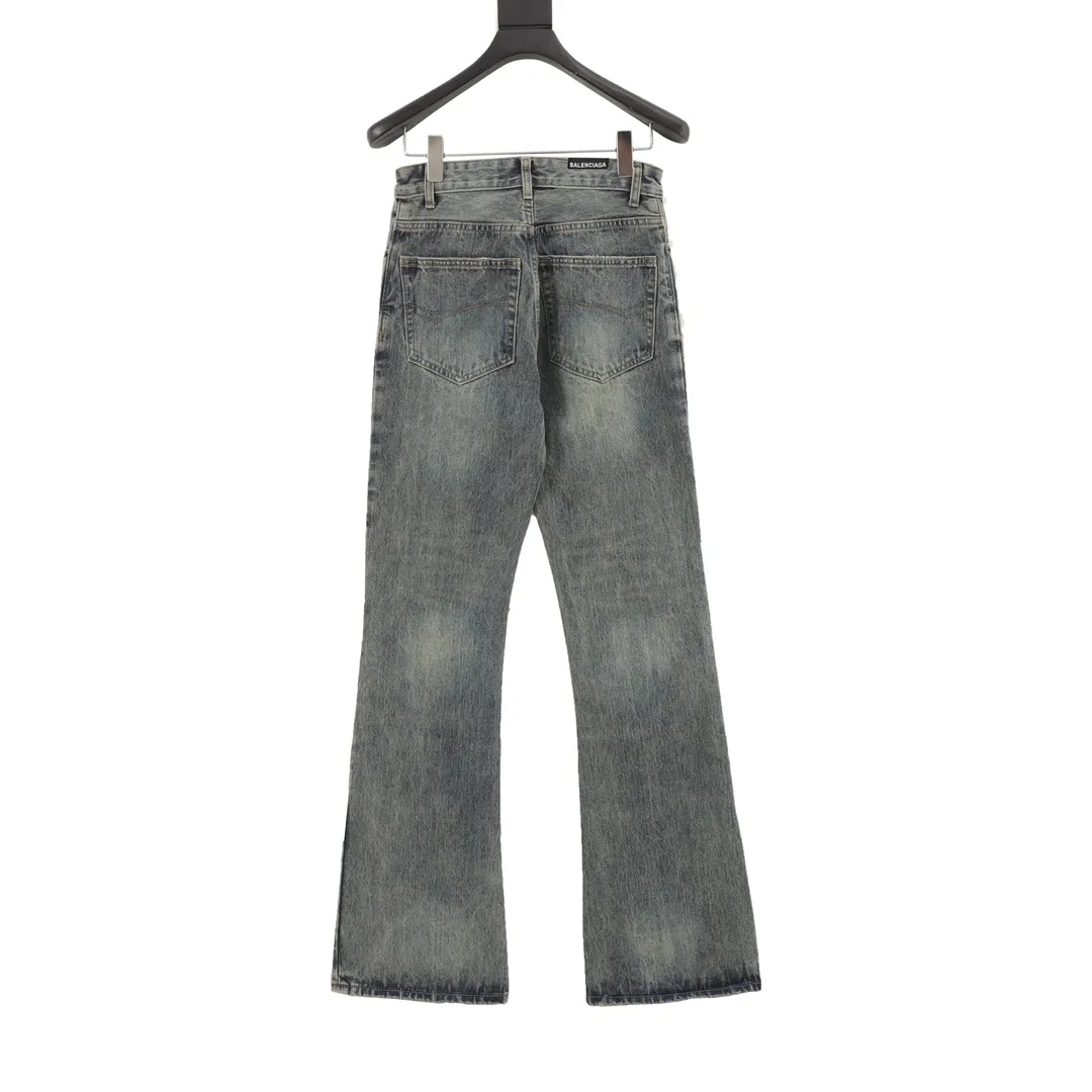 🅿️540 Balenciaga/Balenciaga blue washed orange flared jeans, custom-made pure cotton bamboo strip denim fabric, thick texture, anti-wrinkle, shrinkage and deformation, micro-flare version of the trouser legs make you slimmer and taller, heavy washing shows an orange retro color, the surface bamboo texture is more three-dimensional and prominent, and the trousers are made of 100-gauge cotton padding. It is more comfortable to wear next to the body. Customized 1:1 waistband main and sub-labels, customized 1:1 Paris logo bronze buttons and rivet zippers, micro-horn version Size: XS-L