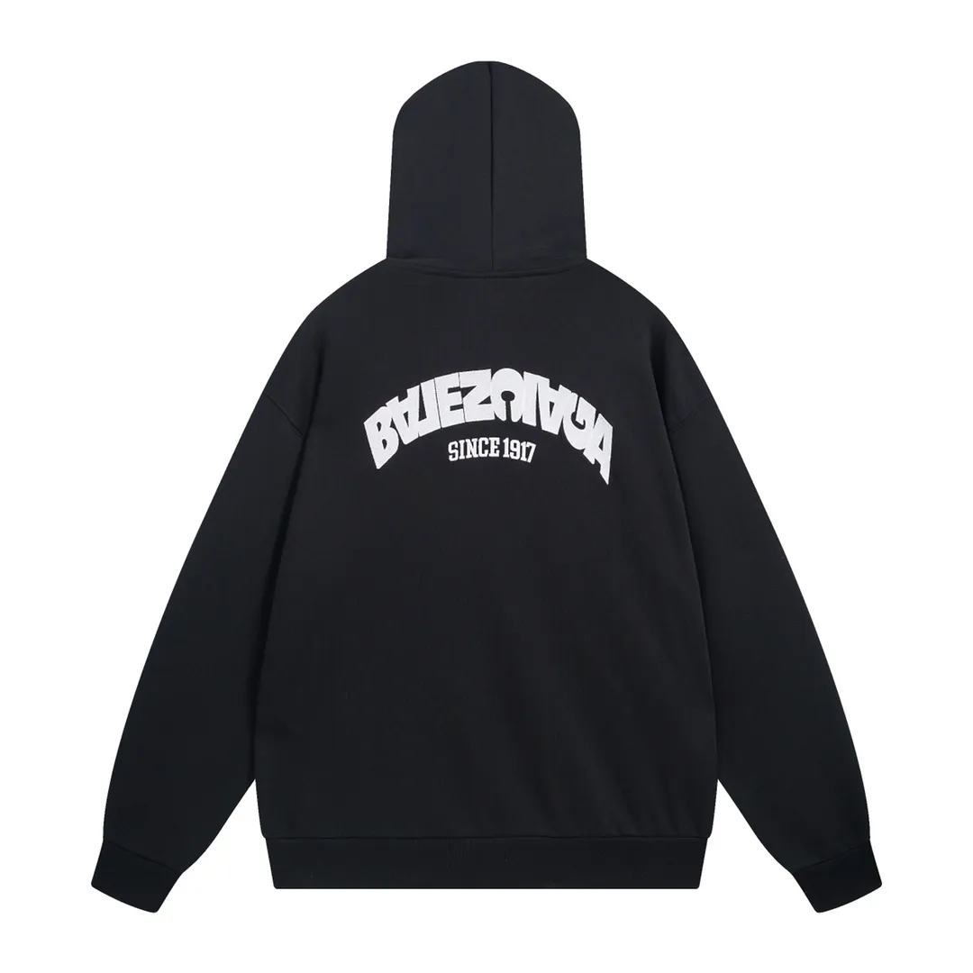🅿️336 detailed pictures [Top version. Official website quality] BALENCI*GA/Paris BALENCI*GA#2024 latest model, large reverse letter LOGO icon embroidered cardigan zipper hooded sweatshirt. Brick cabinet synchronization. Genuine products are developed and developed in the first time. Welcome to compare! The fabric is made of Paris ZP custom-woven and dyed cotton double-yarn large parka. The weight is 450 grams. The cloth surface is clean. The cloth pattern is clear. It is soft and comfortable. It has good color fastness and is not easy to change color. The threads are woven and dyed with no color difference. The embroidery is done using an imported Tajima embroidery machine, with a three-dimensional effect and clear lines. There are no burrs and miscellaneous threads, and the embroidery is of ultra-high craftsmanship. The version adopts OS loose shoulder design. Same style for men and women. Code: BL238078 Color: Black Size: XS S M L