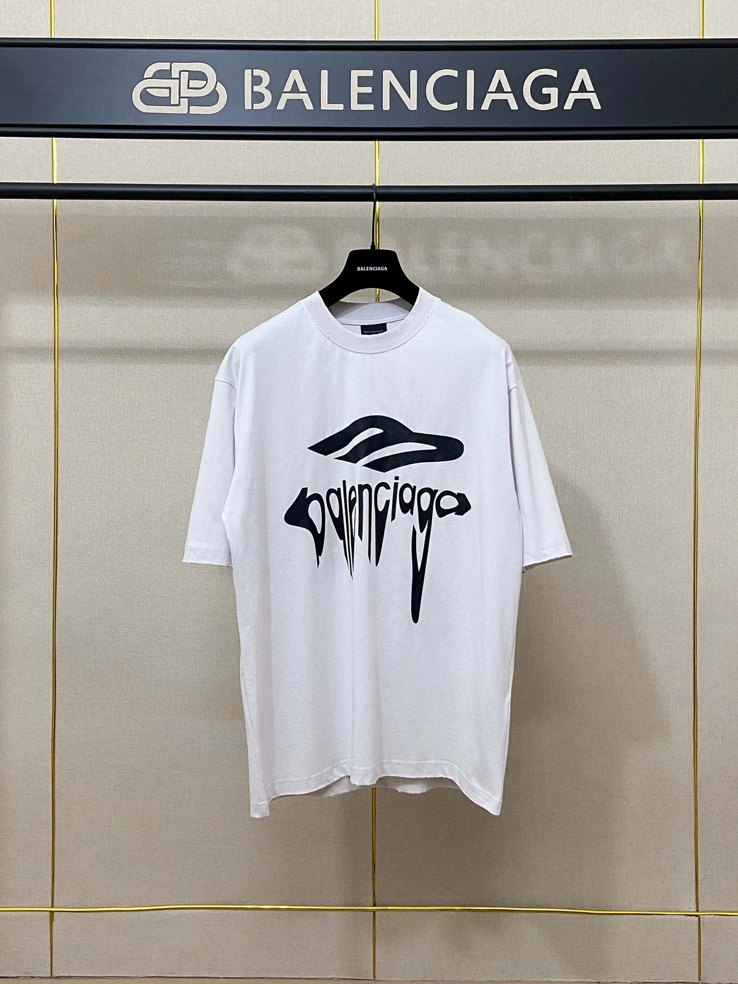 🅿️180 9186# Real photos Top version [[BALENCIA*GA] official website quality Paris new 3M artistic letter LOGO printed short-sleeved T-shirt OS version Loose dropped shoulders Unisex style Fabric: 260g 100% pure cotton double yarn Process: Front printing Garment wash Frayed Distressed Styling Solid color Color: Washed black off-white Size: XS S M L