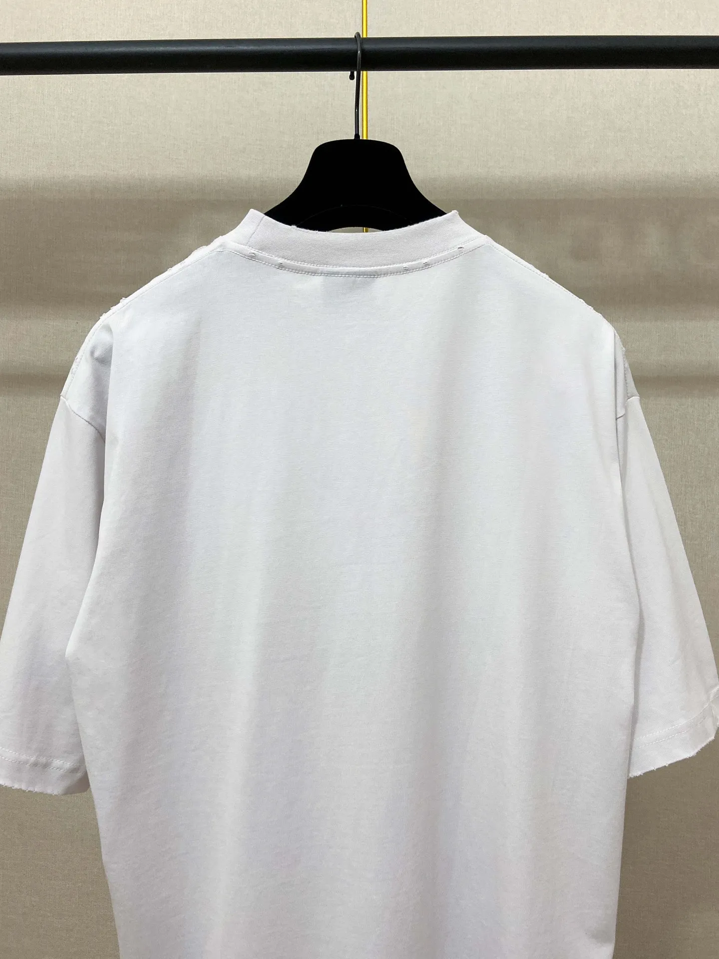 🅿️180 9186# Real photos Top version [[BALENCIA*GA] official website quality Paris new 3M artistic letter LOGO printed short-sleeved T-shirt OS version Loose dropped shoulders Unisex style Fabric: 260g 100% pure cotton double yarn Process: Front printing Garment wash Frayed Distressed Styling Solid color Color: Washed black off-white Size: XS S M L