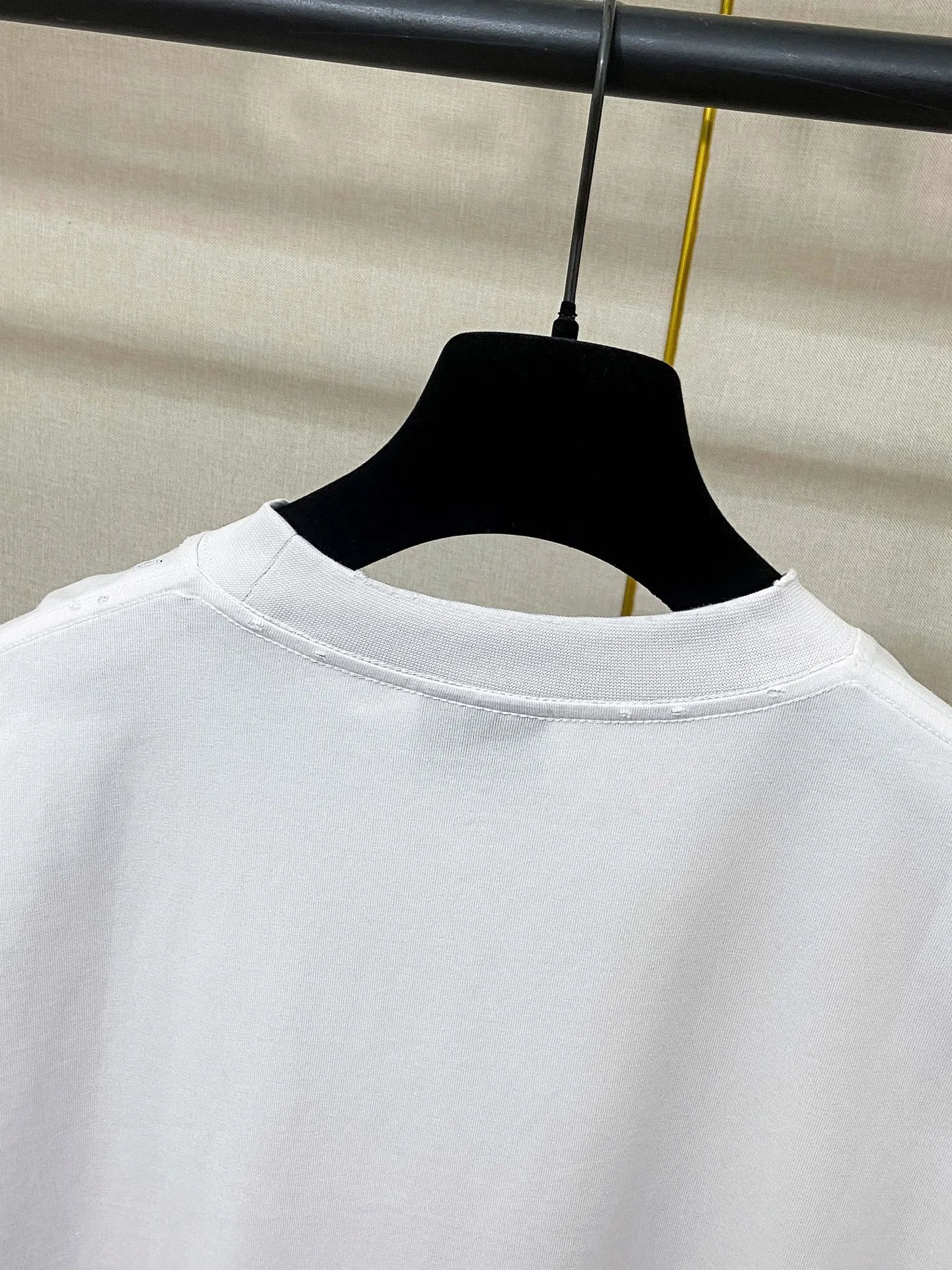 🅿️180 9186# Real photos Top version [[BALENCIA*GA] official website quality Paris new 3M artistic letter LOGO printed short-sleeved T-shirt OS version Loose dropped shoulders Unisex style Fabric: 260g 100% pure cotton double yarn Process: Front printing Garment wash Frayed Distressed Styling Solid color Color: Washed black off-white Size: XS S M L