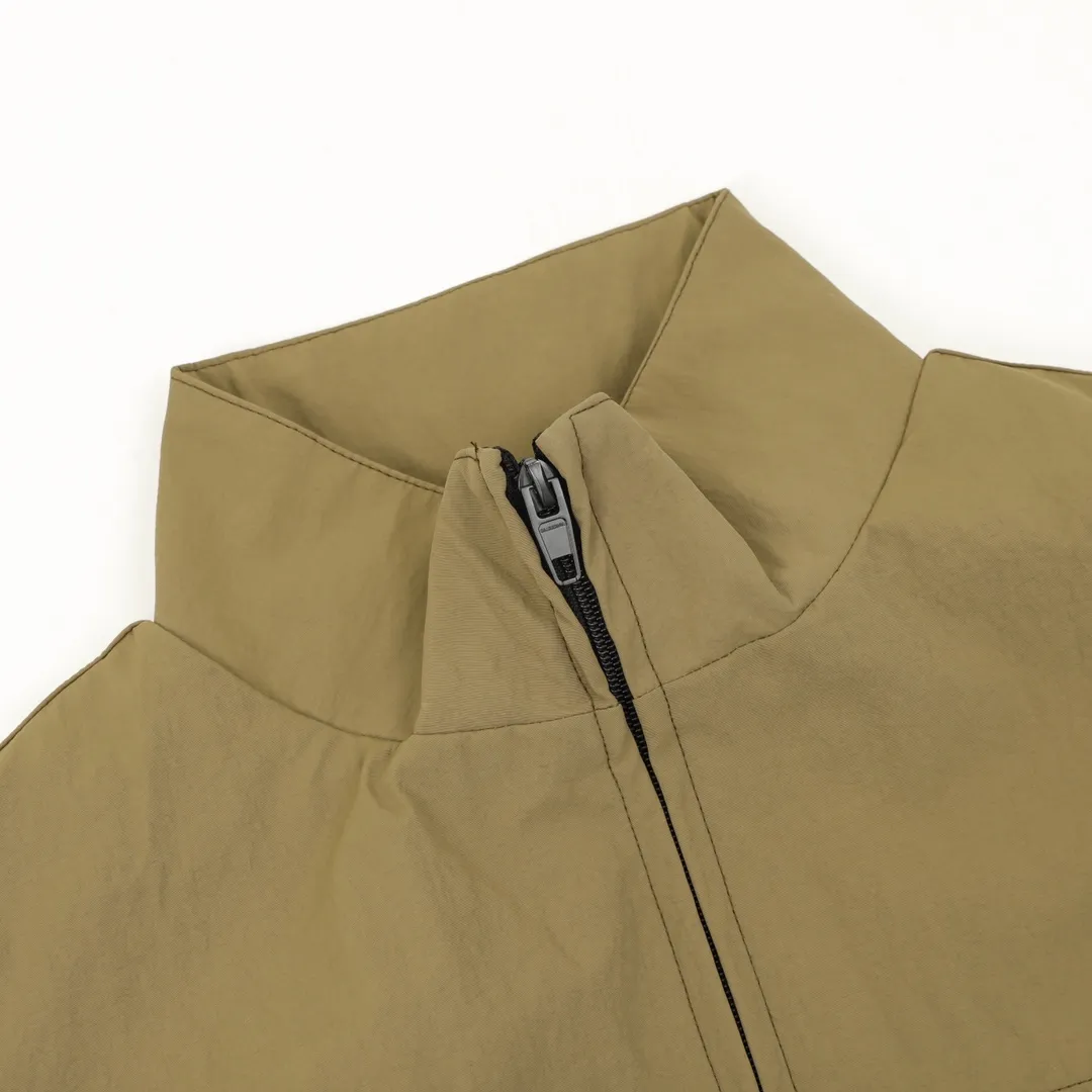 P🅿️620 Balenciaga/Balenciaga three-color double-ring printed stand-up collar jacket. It is made of custom-made matt Taslan professional fabrics, with three-proof coating process, Teflon anti-fouling treatment, anti-oil stains and easy to clean. Polyester high-density bird's-eye mesh lining, three-dimensional circulation breathable structure, quick moisture export, anti-static treatment, more comfortable to wear in autumn and winter, imported environmentally friendly glue screen printing, custom hardware zipper double puller LOGO, custom accessories three labels Size: XS-L