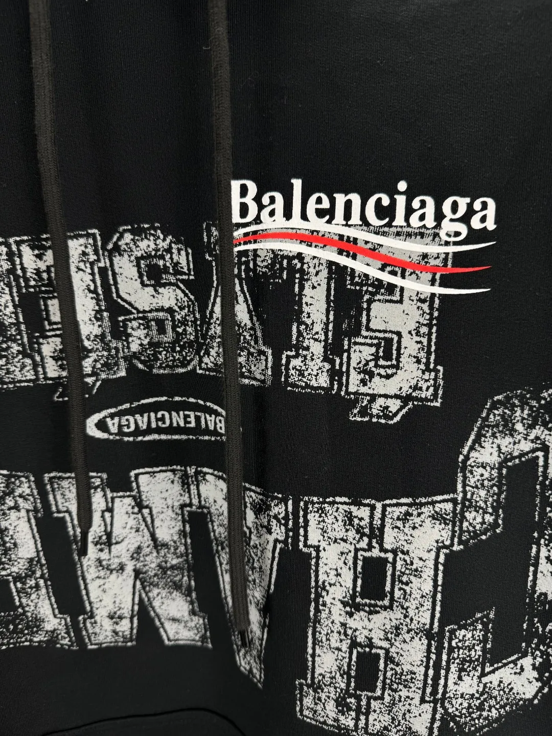 🅿️360 - BALENCI*GA Paris' latest Balenciaxx art multi-branded hooded long-sleeved sweatshirt. The front printing uses imported environmentally friendly offset printing. The effect is three-dimensional. Exclusively woven and dyed 460g fabric. Threads are dyed in the same vat with zero color difference. Brick cabinet synchronization. Welcome to compare. Same style for men and women -Color: black white -SIZE: Xs S M L Style No. 8957#