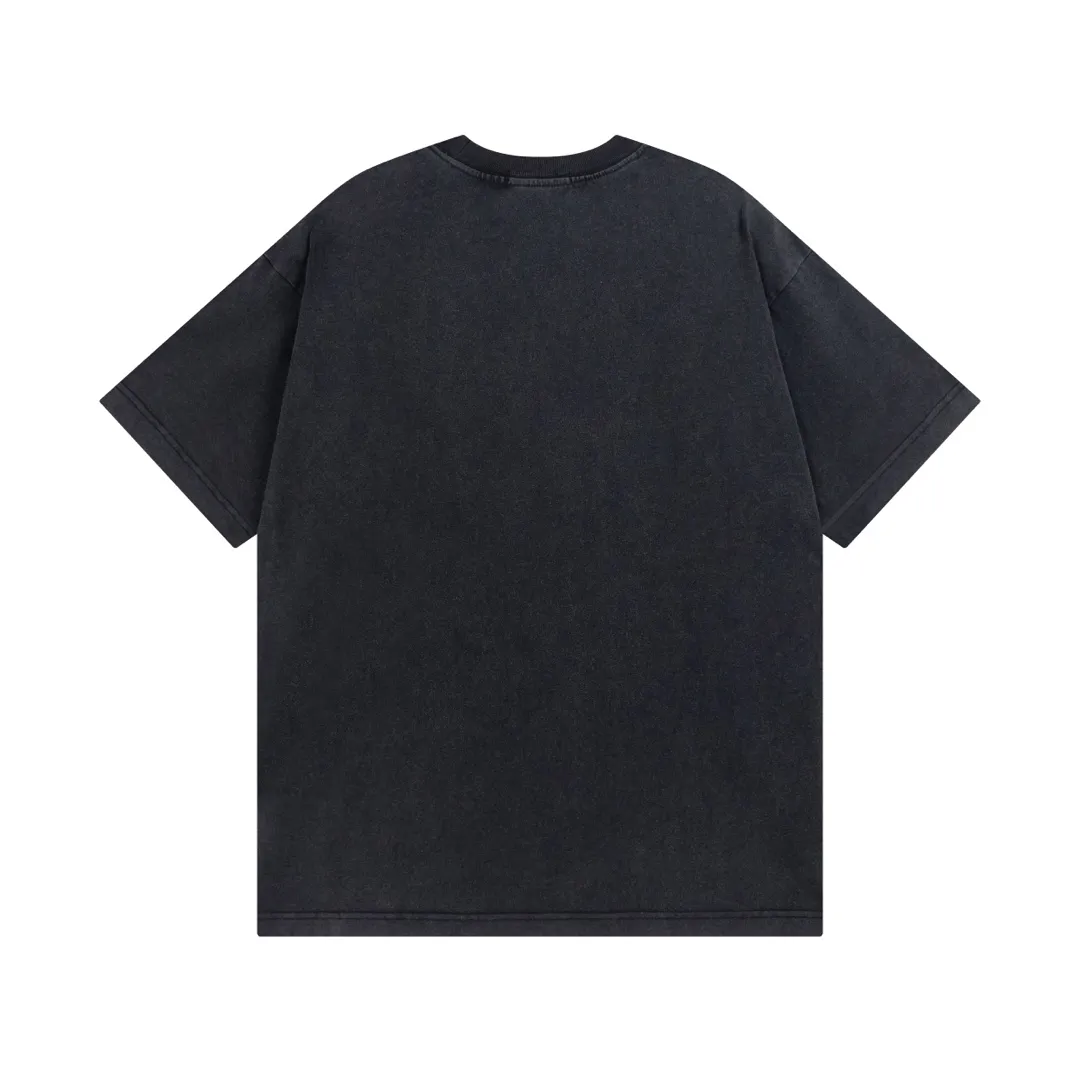 🅿️174 Actual pictures [Top version. Official website quality] BALENCI*GA/Paris BALENCI*GA# staggered letter LOGO printed washed short-sleeved T-shirt. Brick cabinet synchronization. The fabric is made of Paris ZP custom-woven and dyed 100% cotton double yarn compact cotton. The weight is 260 grams. The cloth surface is clean. The cloth pattern is clear. Soft and comfortable. The color fastness is good. It is not easy to change color. The threads are woven and dyed with no color difference. The printing uses imported environmentally friendly glue, which has a three-dimensional effect and no burrs. The ready-made clothes are washed and worn, and the brick cabinets are restored. The version adopts the OS loose shoulder style. Same style for men and women. Code: BL223095 Color: washed black. White Size: XS to L