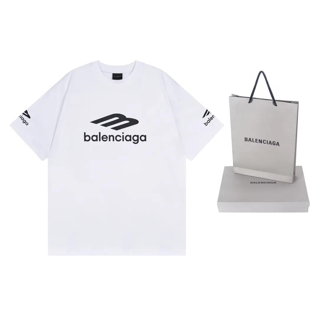 🅿️180 real photos [Top version. Official website quality] BALENCI*GA/Paris BALENCI*GA#2024 latest model, big LOGO icon. Front and back. Left and right printed short-sleeved T-shirts. Brick cabinet synchronization. Genuine products are developed and developed in the first time. Welcome to compare! The fabric is made of Paris ZP custom-woven and dyed 100% cotton double-yarn compact cotton. The weight is 260 grams. The cloth surface is clean. The cloth pattern is clear. It is soft and comfortable. It has good color fastness and is not easy to change color. The threads are woven and dyed with no color difference. The printing uses imported environmentally friendly ♻️ glue, which has a three-dimensional effect and clear lines. There are no rough edges and lines, and the version adopts the OS loose shoulder design. Same style for men and women. Code: BL223317 Color: Dark blue gray. White Size: XS to L
