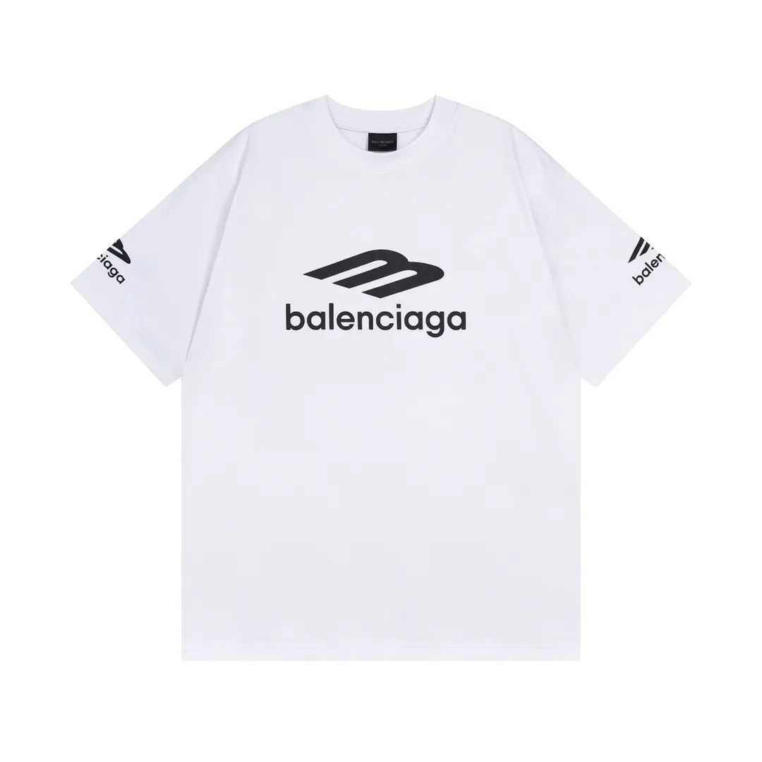🅿️180 real photos [Top version. Official website quality] BALENCI*GA/Paris BALENCI*GA#2024 latest model, big LOGO icon. Front and back. Left and right printed short-sleeved T-shirts. Brick cabinet synchronization. Genuine products are developed and developed in the first time. Welcome to compare! The fabric is made of Paris ZP custom-woven and dyed 100% cotton double-yarn compact cotton. The weight is 260 grams. The cloth surface is clean. The cloth pattern is clear. It is soft and comfortable. It has good color fastness and is not easy to change color. The threads are woven and dyed with no color difference. The printing uses imported environmentally friendly ♻️ glue, which has a three-dimensional effect and clear lines. There are no rough edges and lines, and the version adopts the OS loose shoulder design. Same style for men and women. Code: BL223317 Color: Dark blue gray. White Size: XS to L