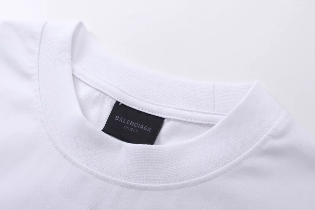 🅿️180 real photos [Top version. Official website quality] BALENCI*GA/Paris BALENCI*GA#2024 latest model, big LOGO icon. Front and back. Left and right printed short-sleeved T-shirts. Brick cabinet synchronization. Genuine products are developed and developed in the first time. Welcome to compare! The fabric is made of Paris ZP custom-woven and dyed 100% cotton double-yarn compact cotton. The weight is 260 grams. The cloth surface is clean. The cloth pattern is clear. It is soft and comfortable. It has good color fastness and is not easy to change color. The threads are woven and dyed with no color difference. The printing uses imported environmentally friendly ♻️ glue, which has a three-dimensional effect and clear lines. There are no rough edges and lines, and the version adopts the OS loose shoulder design. Same style for men and women. Code: BL223317 Color: Dark blue gray. White Size: XS to L