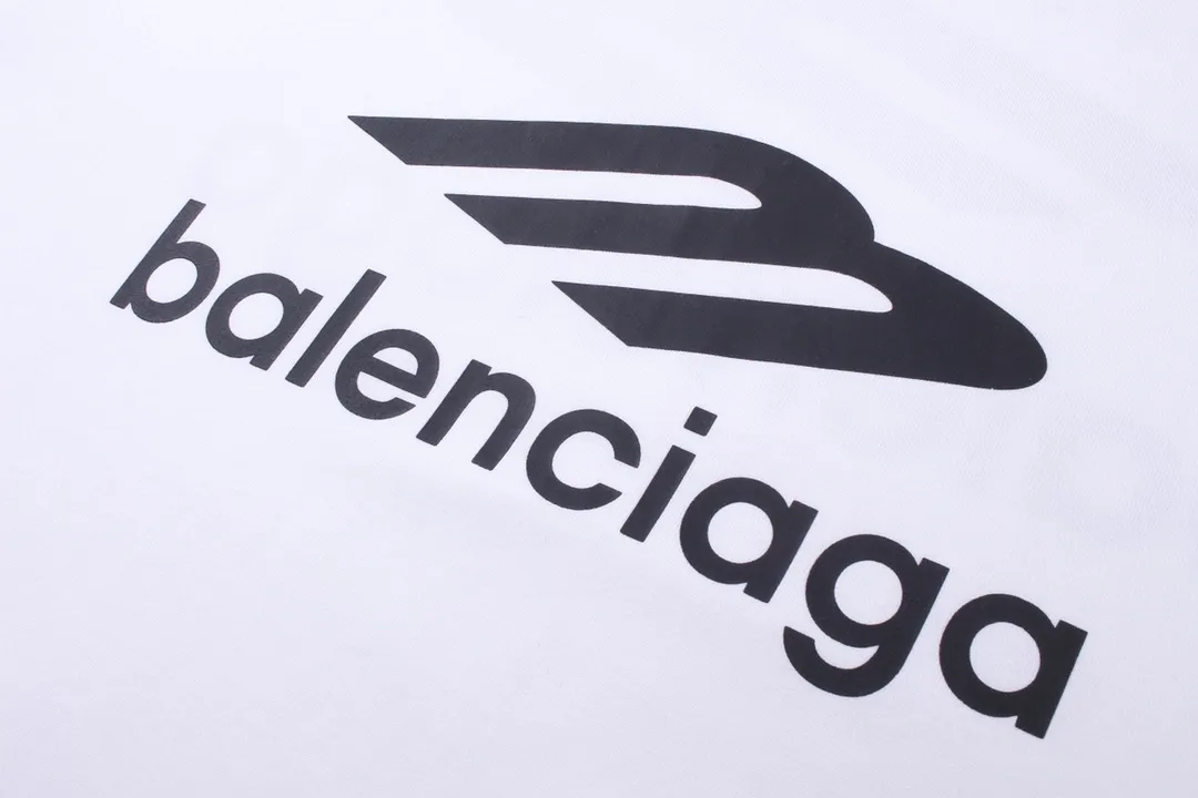 🅿️180 real photos [Top version. Official website quality] BALENCI*GA/Paris BALENCI*GA#2024 latest model, big LOGO icon. Front and back. Left and right printed short-sleeved T-shirts. Brick cabinet synchronization. Genuine products are developed and developed in the first time. Welcome to compare! The fabric is made of Paris ZP custom-woven and dyed 100% cotton double-yarn compact cotton. The weight is 260 grams. The cloth surface is clean. The cloth pattern is clear. It is soft and comfortable. It has good color fastness and is not easy to change color. The threads are woven and dyed with no color difference. The printing uses imported environmentally friendly ♻️ glue, which has a three-dimensional effect and clear lines. There are no rough edges and lines, and the version adopts the OS loose shoulder design. Same style for men and women. Code: BL223317 Color: Dark blue gray. White Size: XS to L